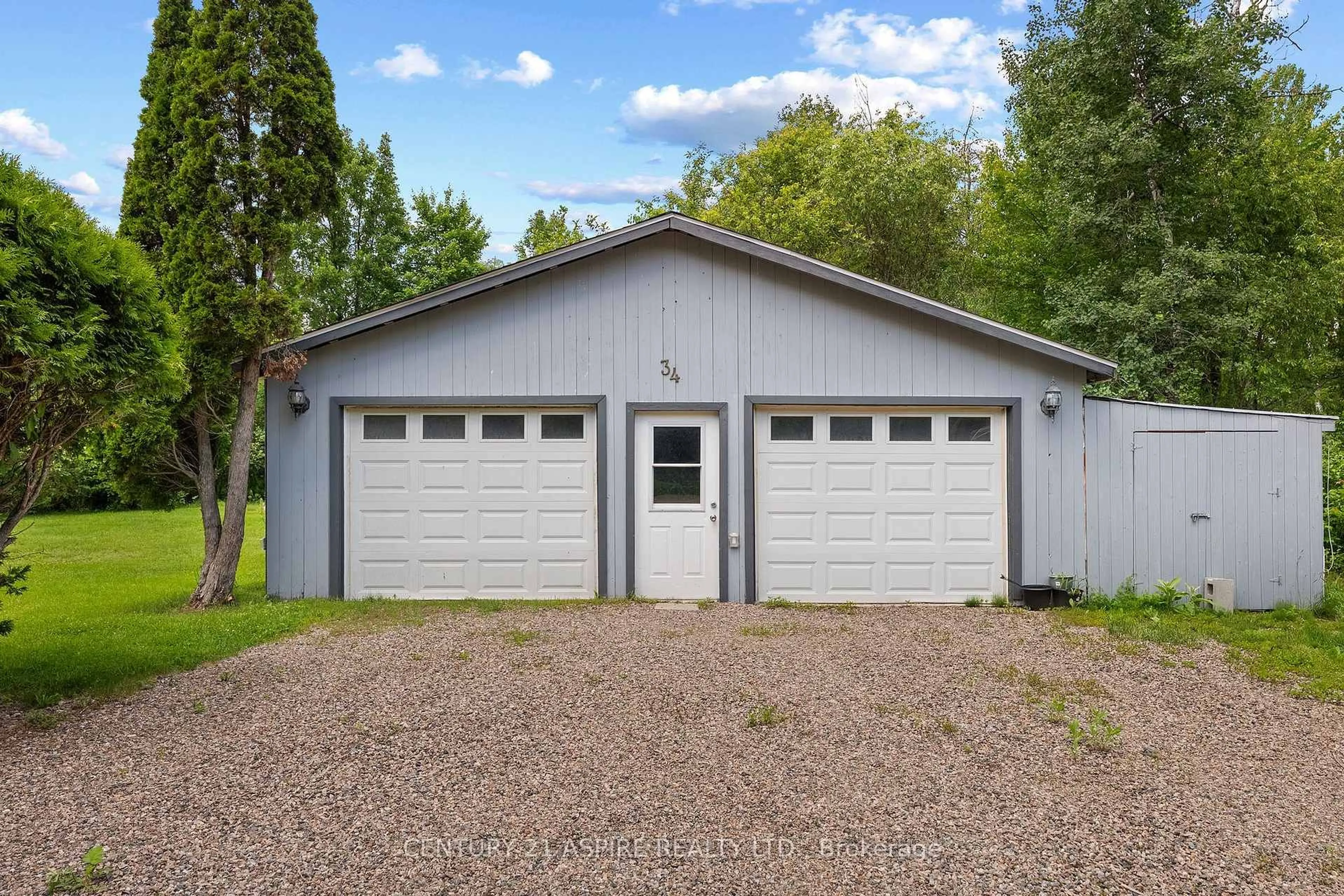 Indoor garage for 34 Shady Lane, Petawawa Ontario K8A 7Z5