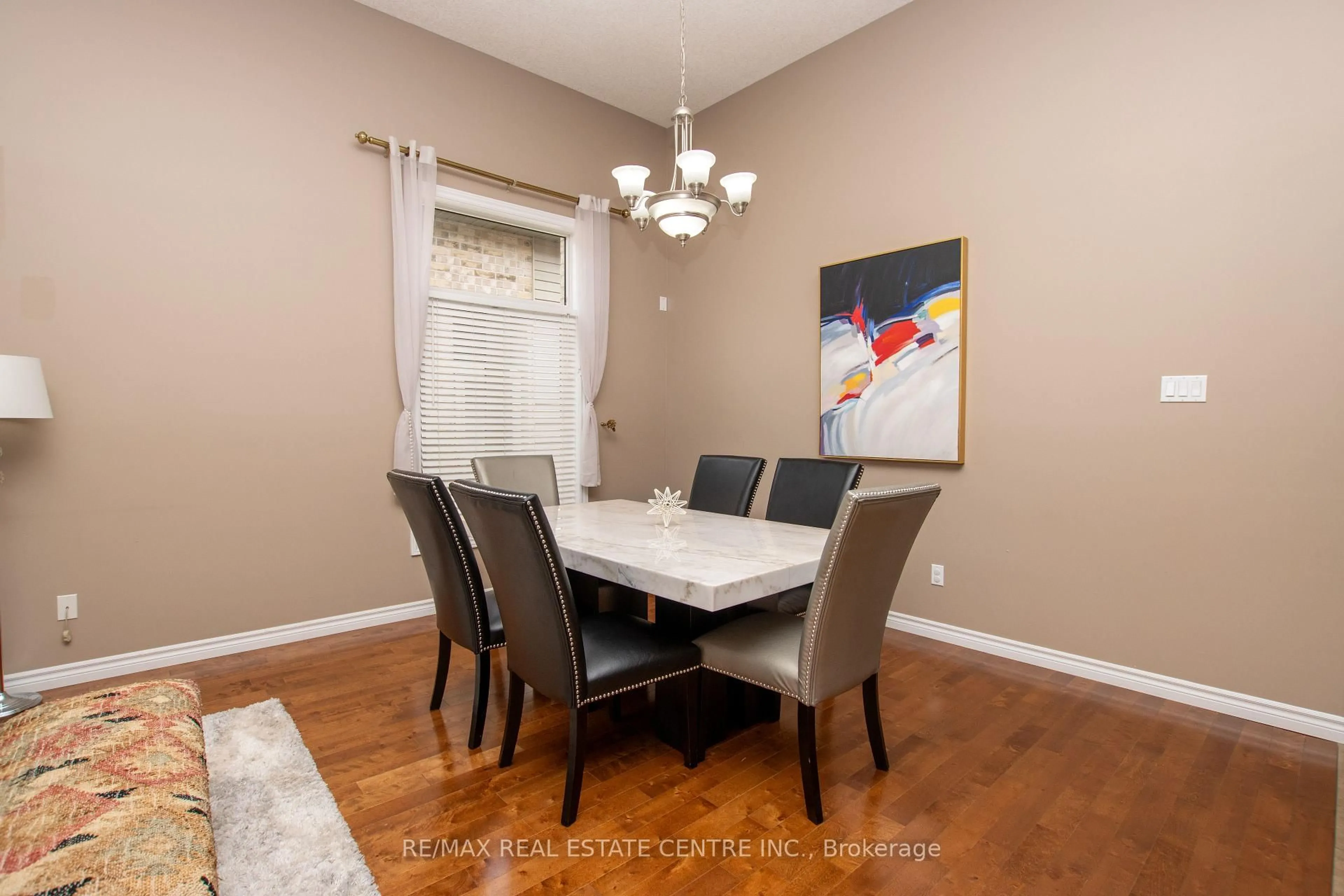 Dining room, wood/laminate floor for 2878 Devon Rd, London South Ontario N6E 0A4