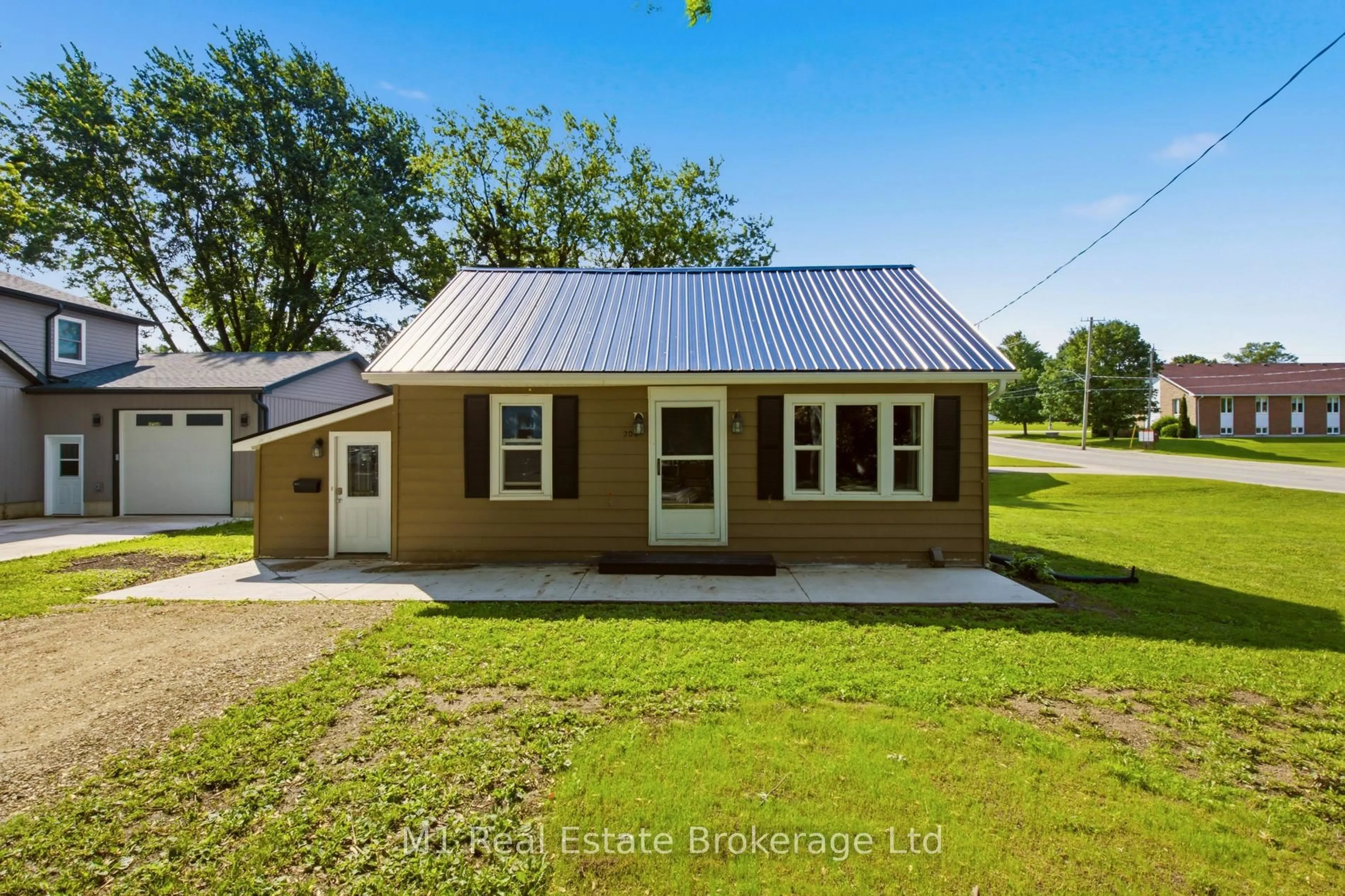 Home with vinyl exterior material, building for 204 King St, Wellington North Ontario N0G 2L2