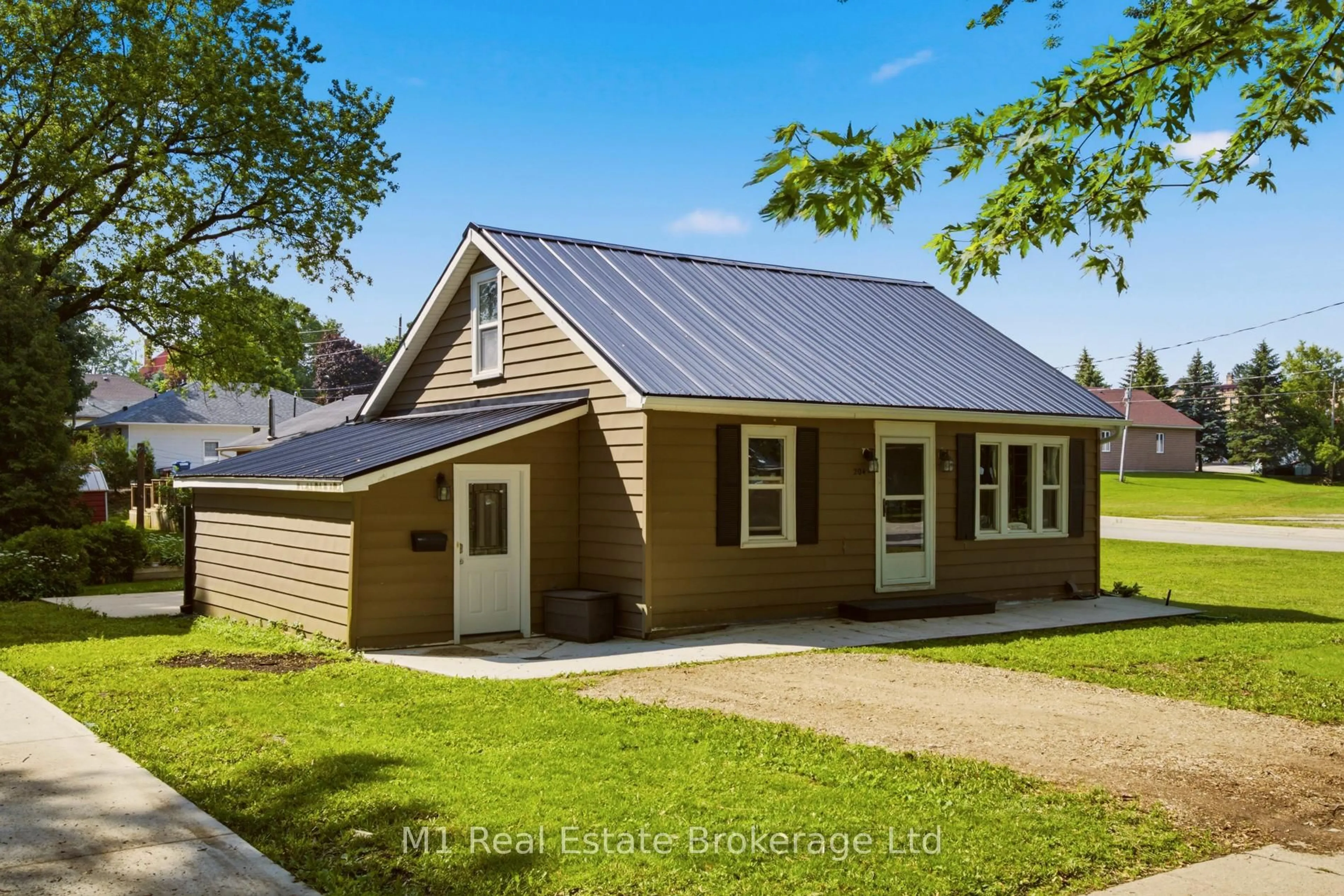 Home with vinyl exterior material, street for 204 King St, Wellington North Ontario N0G 2L2