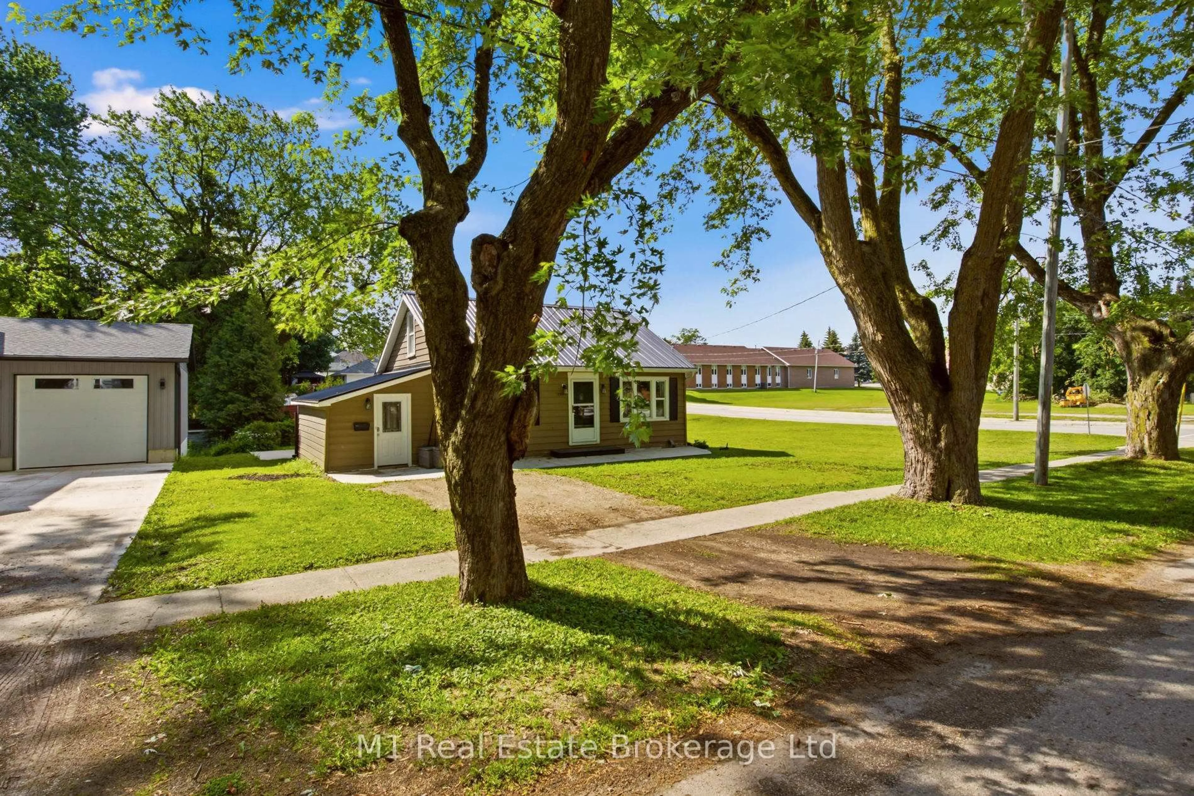 A pic from outside/outdoor area/front of a property/back of a property/a pic from drone, street for 204 King St, Wellington North Ontario N0G 2L2