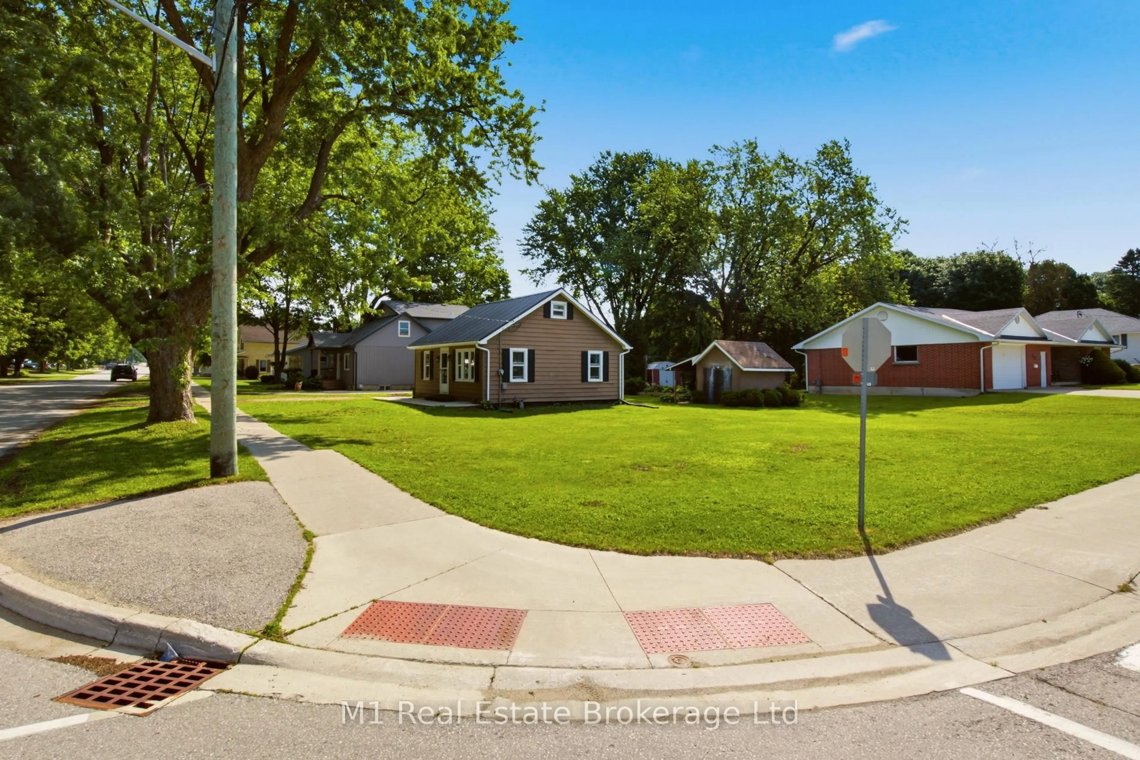 A pic from outside/outdoor area/front of a property/back of a property/a pic from drone, street for 204 King St, Wellington North Ontario N0G 2L2