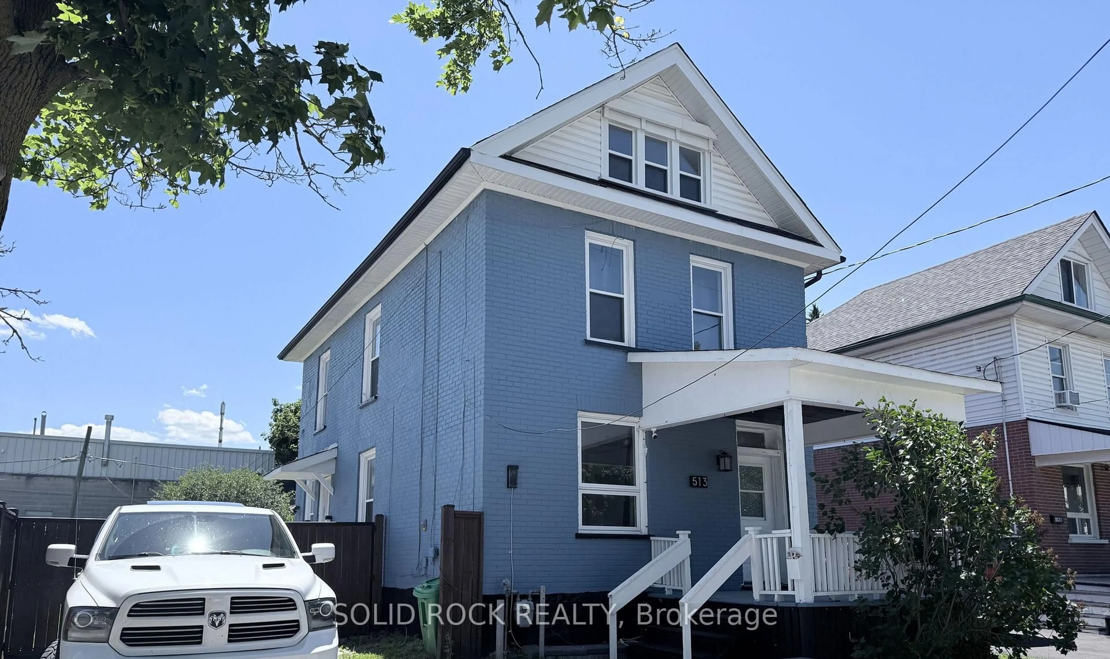 Home with vinyl exterior material, street for 513 Romaine St, Peterborough Ontario K9J 2C8