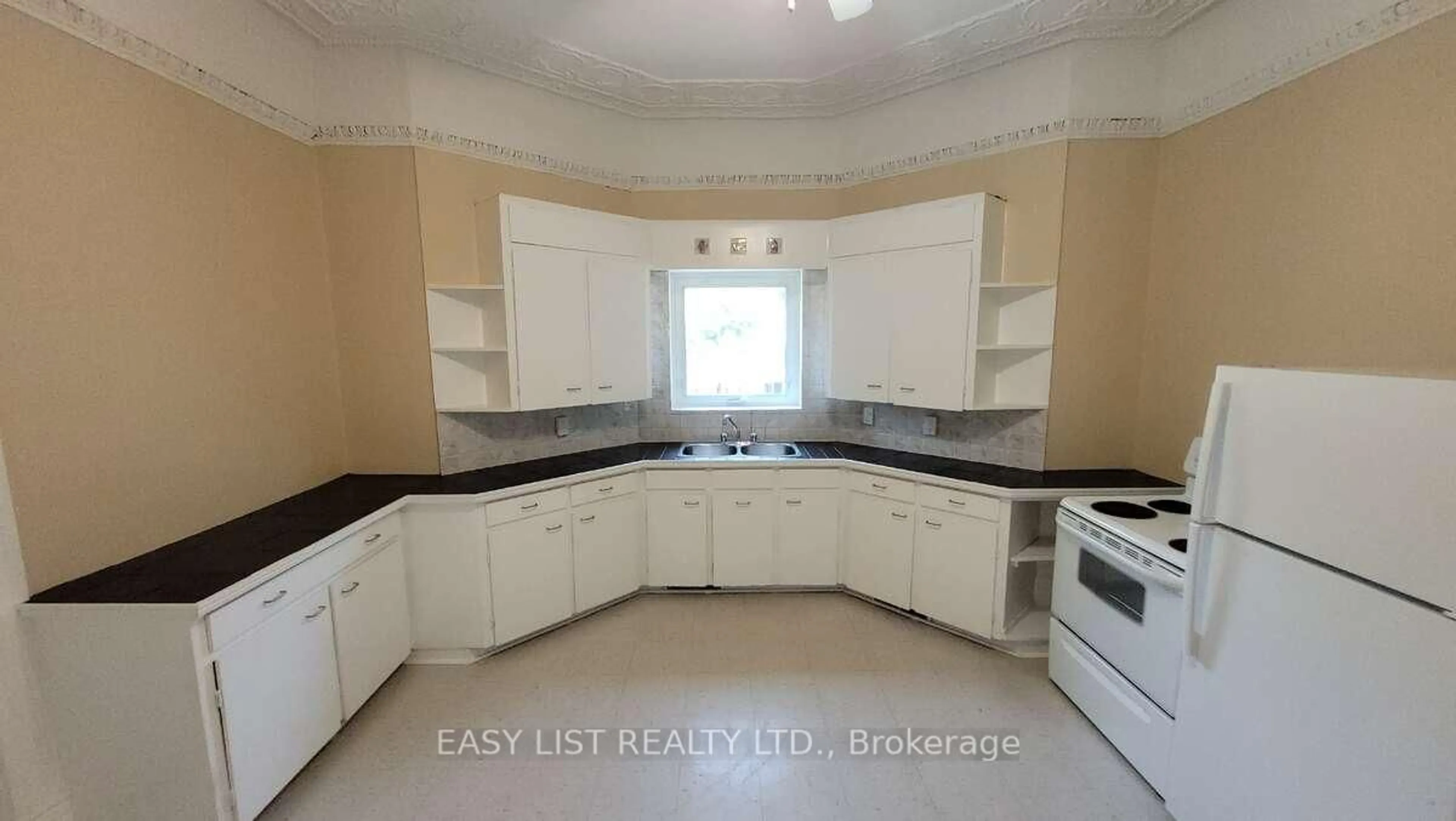 Standard kitchen, ceramic/tile floor for 626 Lorne Ave, London East Ontario N5W 3K5