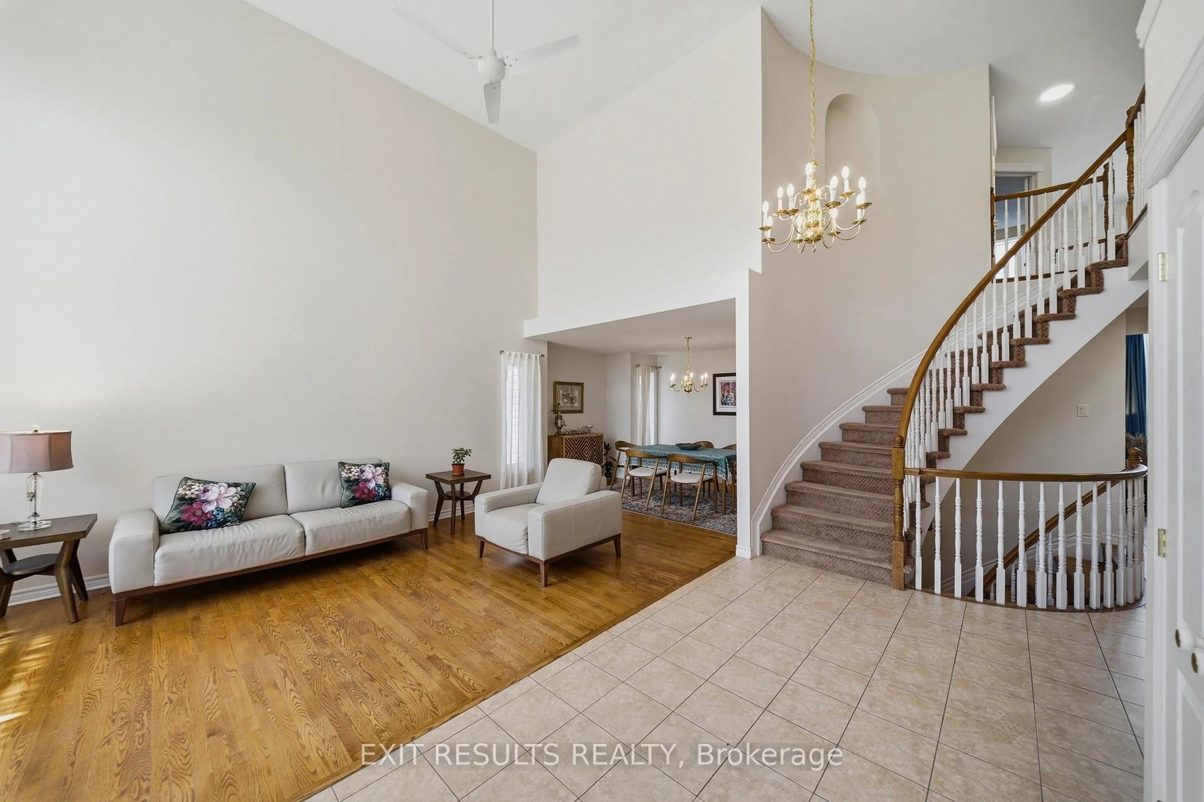 Indoor foyer for 5B KEMP Dr, Ottawa Ontario K1T 3W9