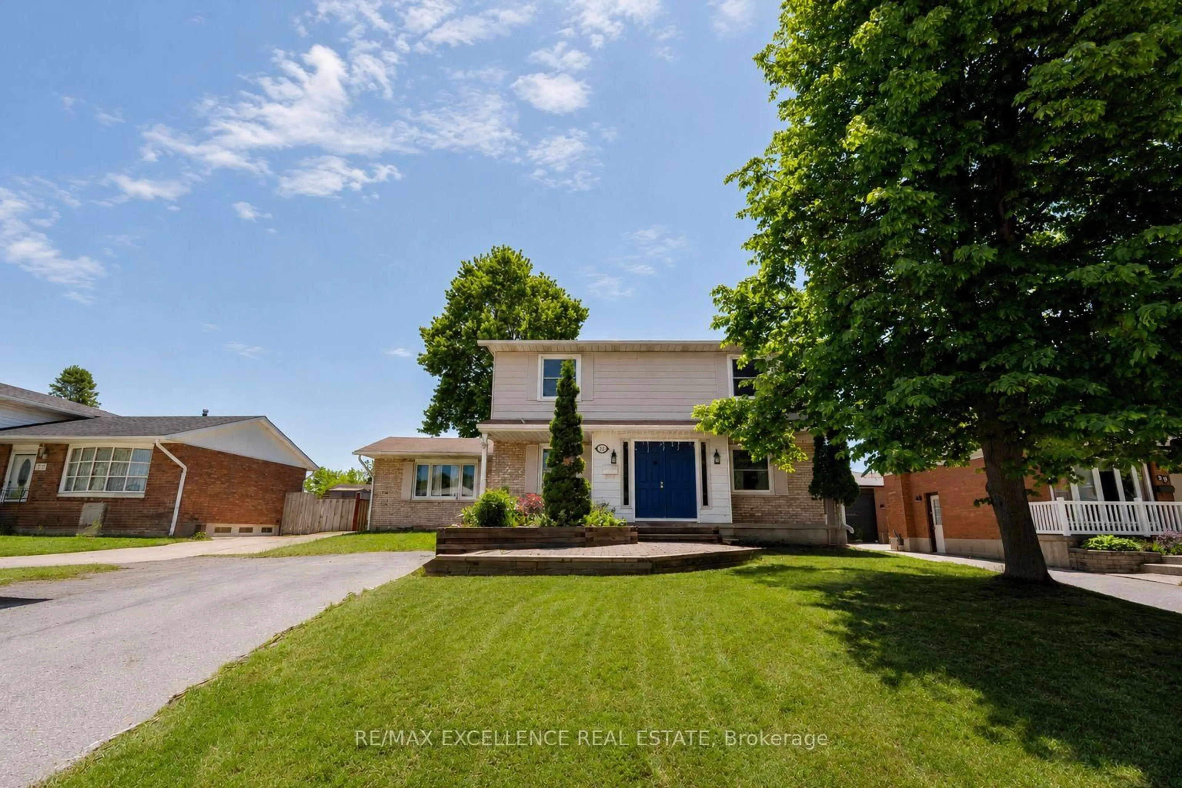 A pic from outside/outdoor area/front of a property/back of a property/a pic from drone, street for 27 WADSWORTH Dr, Ingersoll Ontario N5C 3L3