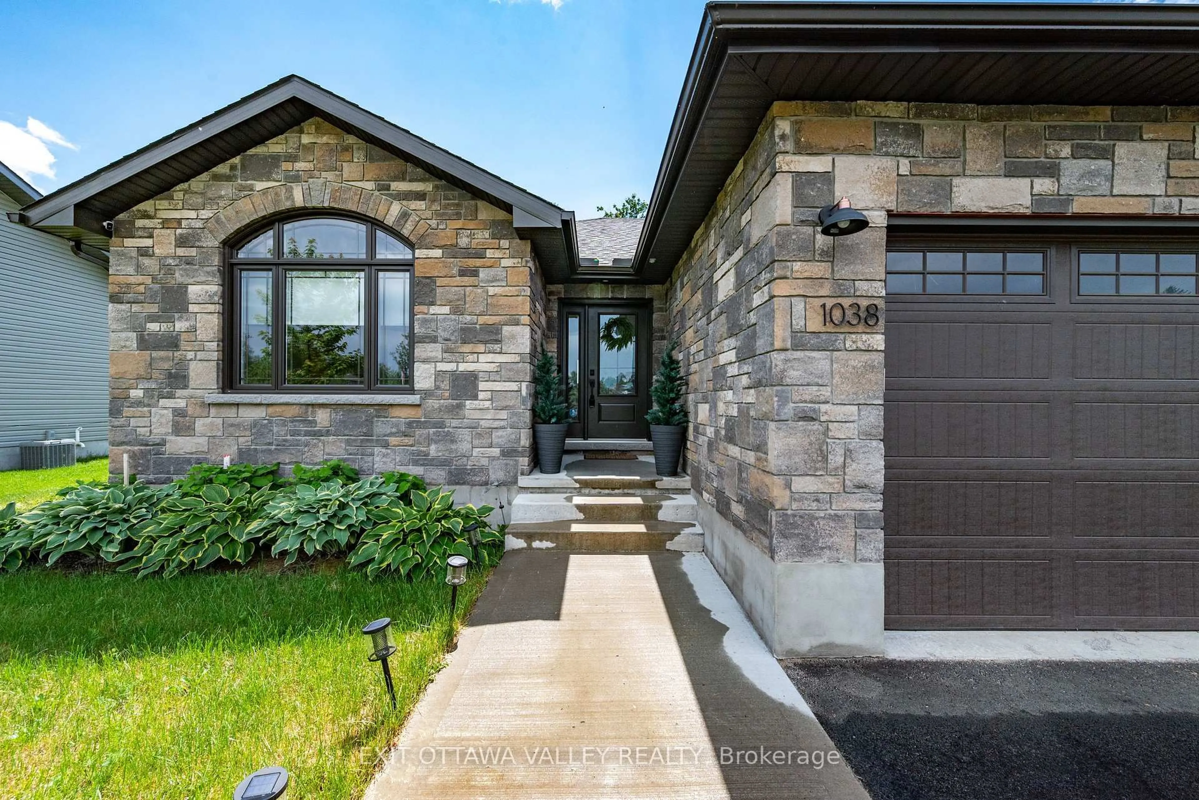 Home with brick exterior material, street for 1038 Beatty Cres, Deep River Ontario K0J 1P0