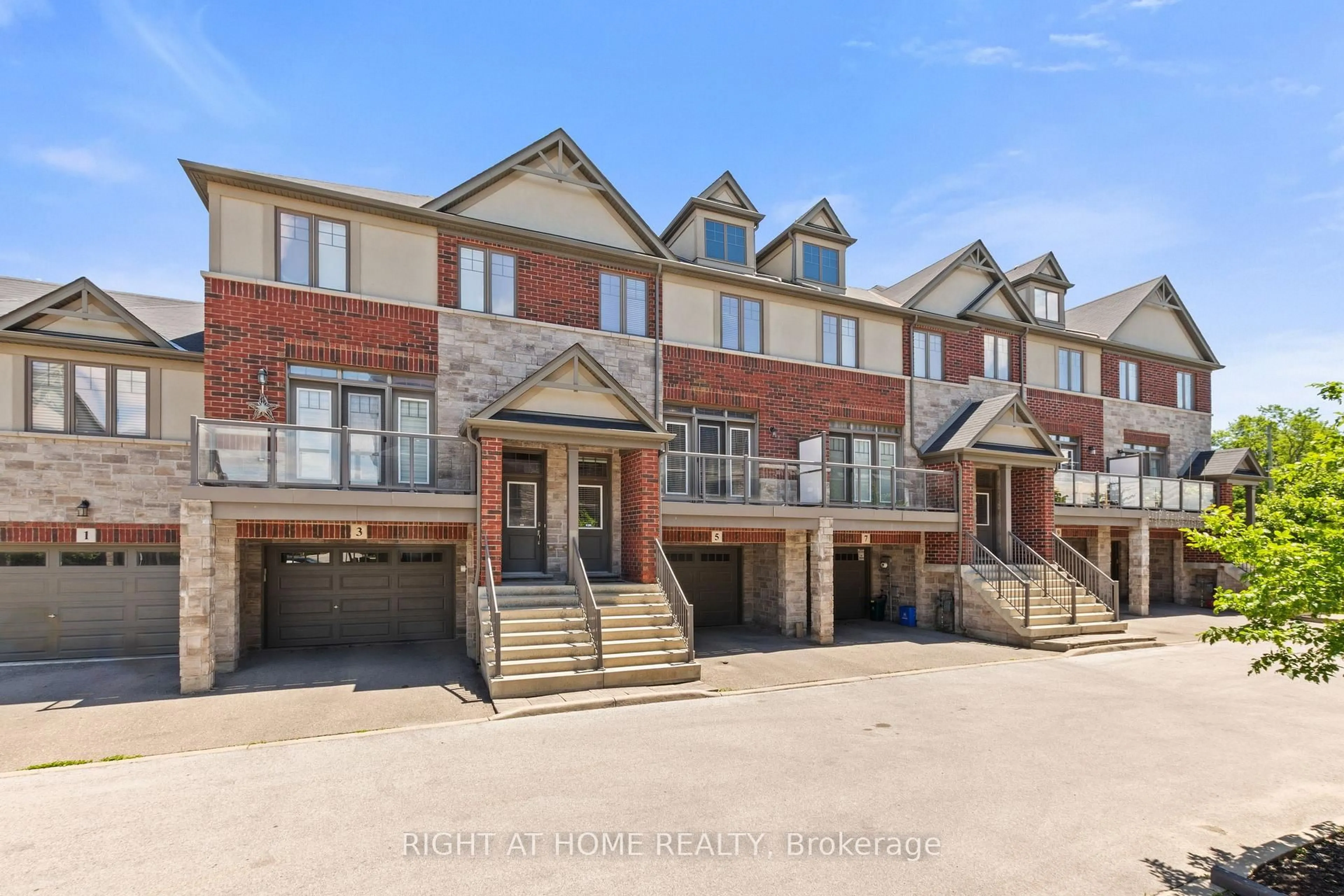 A pic from outside/outdoor area/front of a property/back of a property/a pic from drone, unknown for 5 Andruss Lane, Hamilton Ontario L9G 0G7