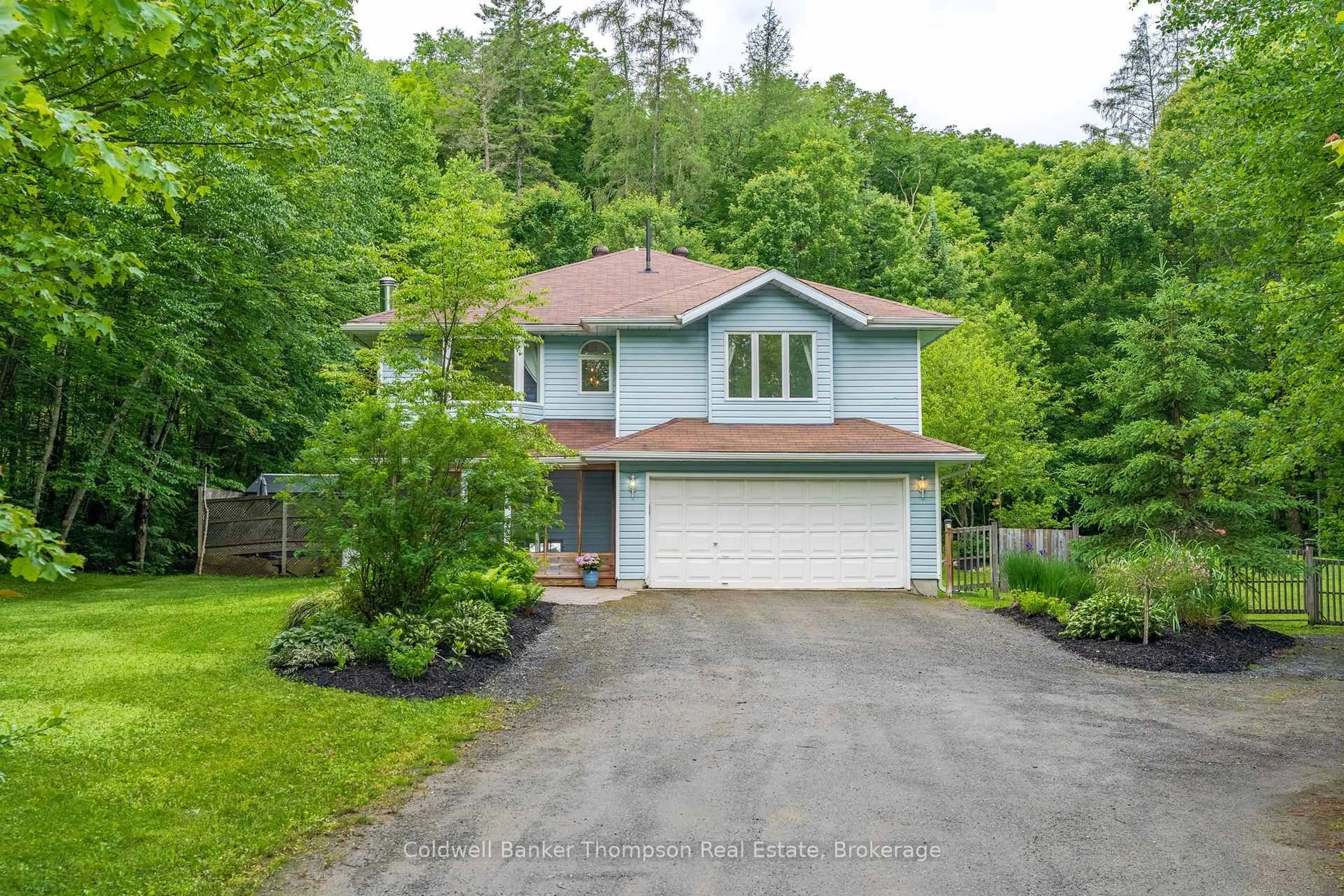 A pic from outside/outdoor area/front of a property/back of a property/a pic from drone, unknown for 312 Old Aspdin Rd, Huntsville Ontario P0B 1M0