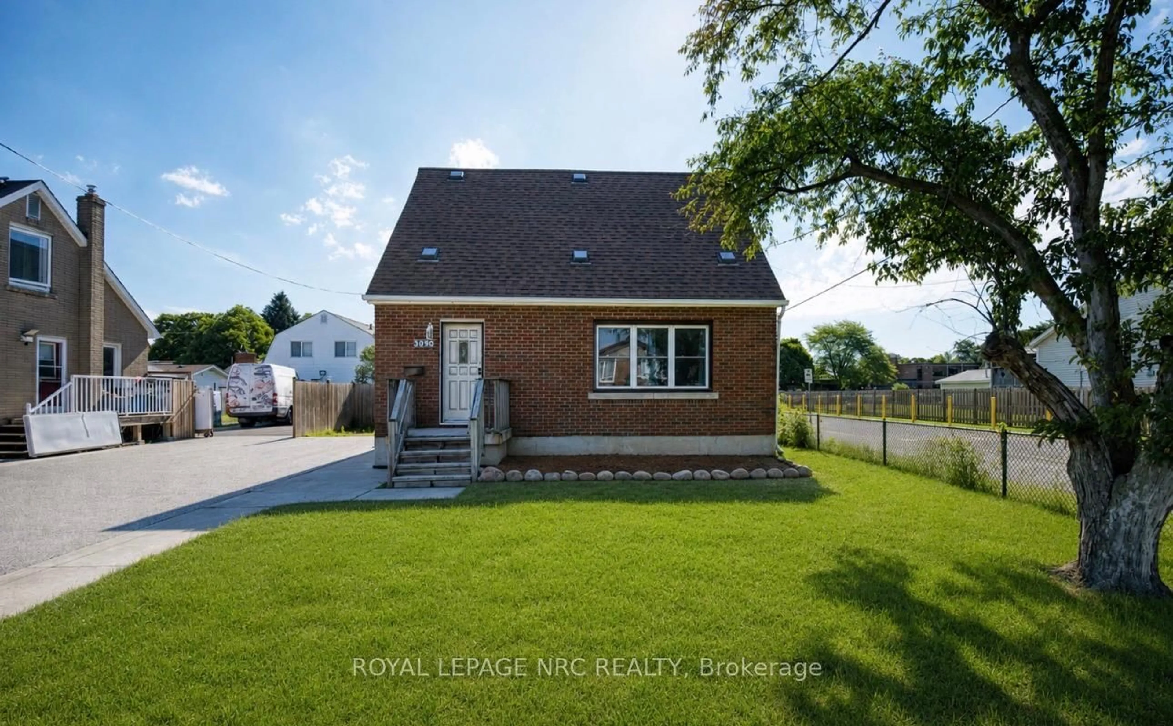 Home with brick exterior material, street for 3090 Dorchester Rd, Niagara Falls Ontario L2J 2Z7