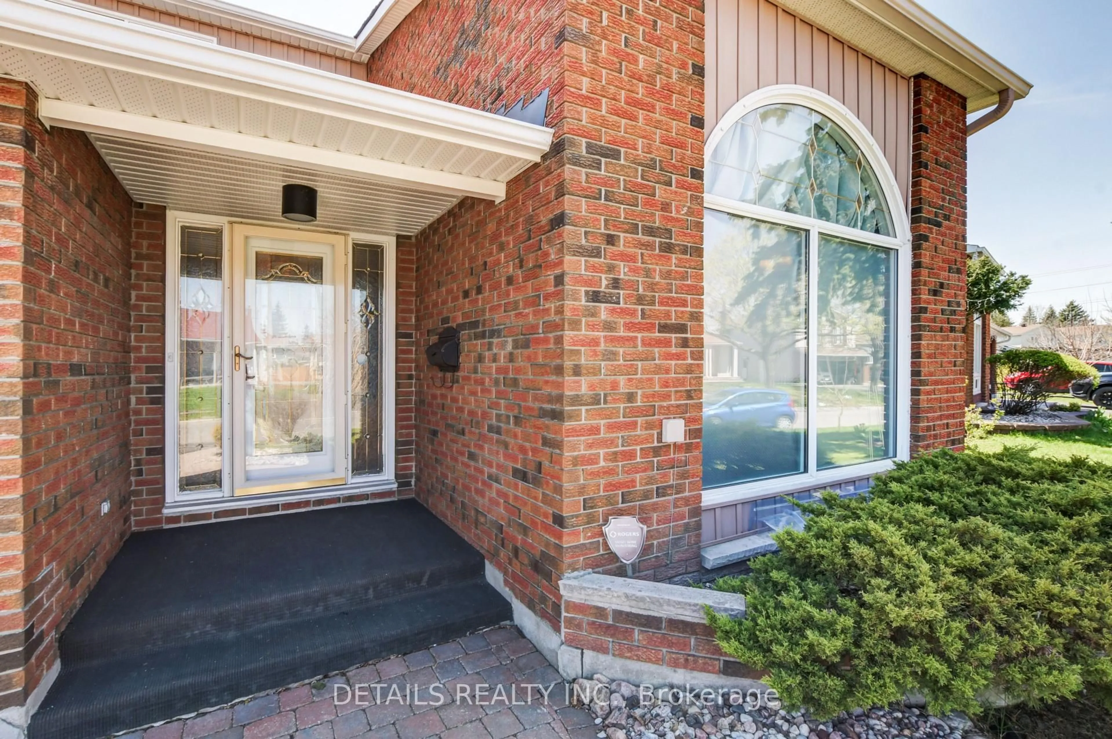 Indoor entryway for 4388 Whittaker Cres, Gloucester Ontario K1B 4P2