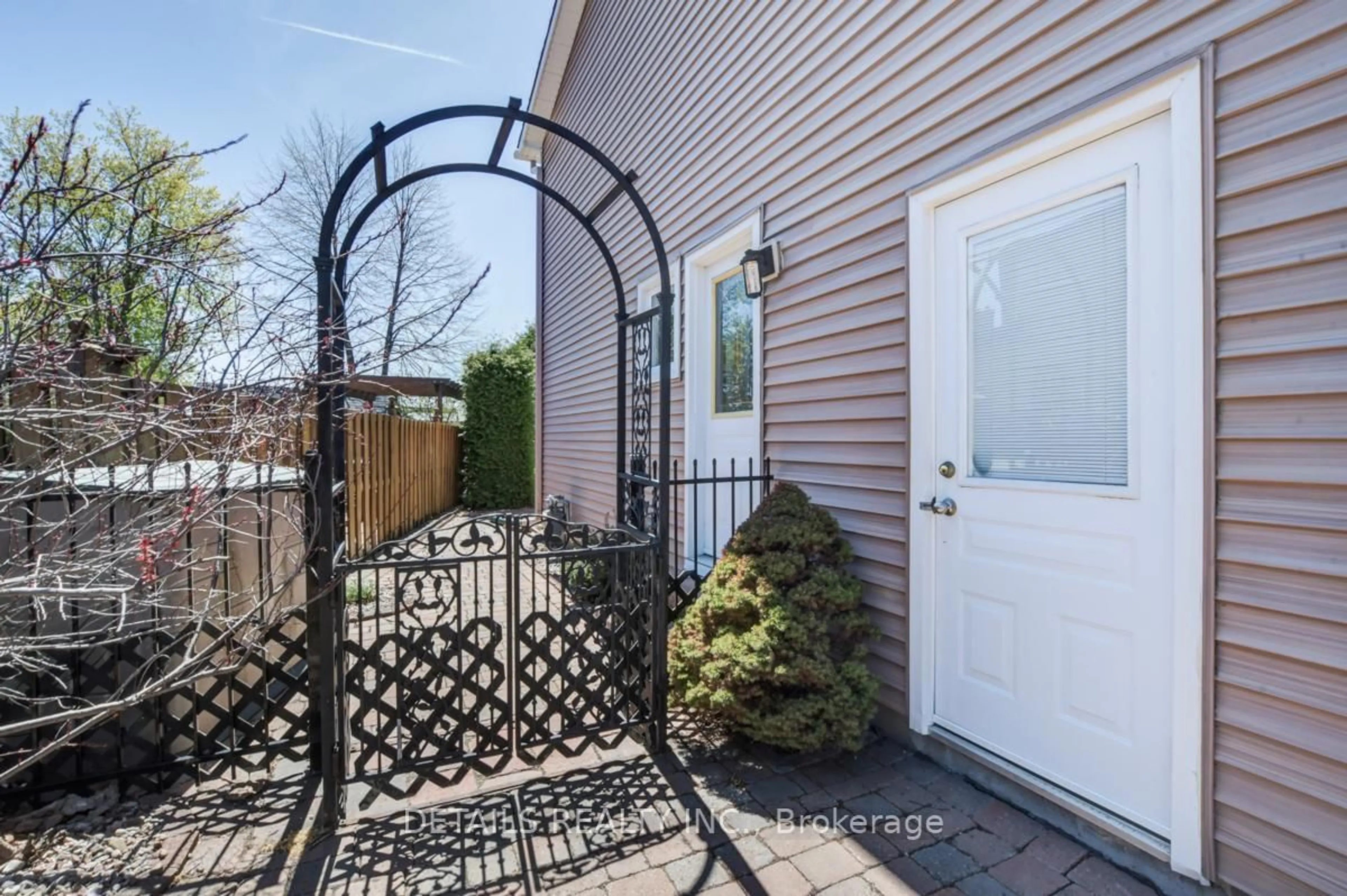 Patio, street for 4388 Whittaker Cres, Gloucester Ontario K1B 4P2