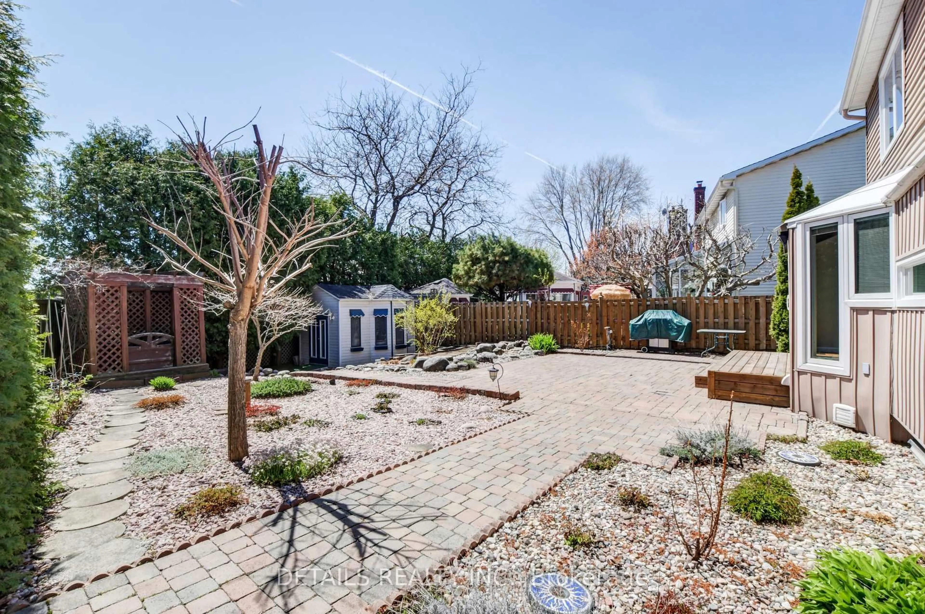 Patio, street for 4388 Whittaker Cres, Gloucester Ontario K1B 4P2