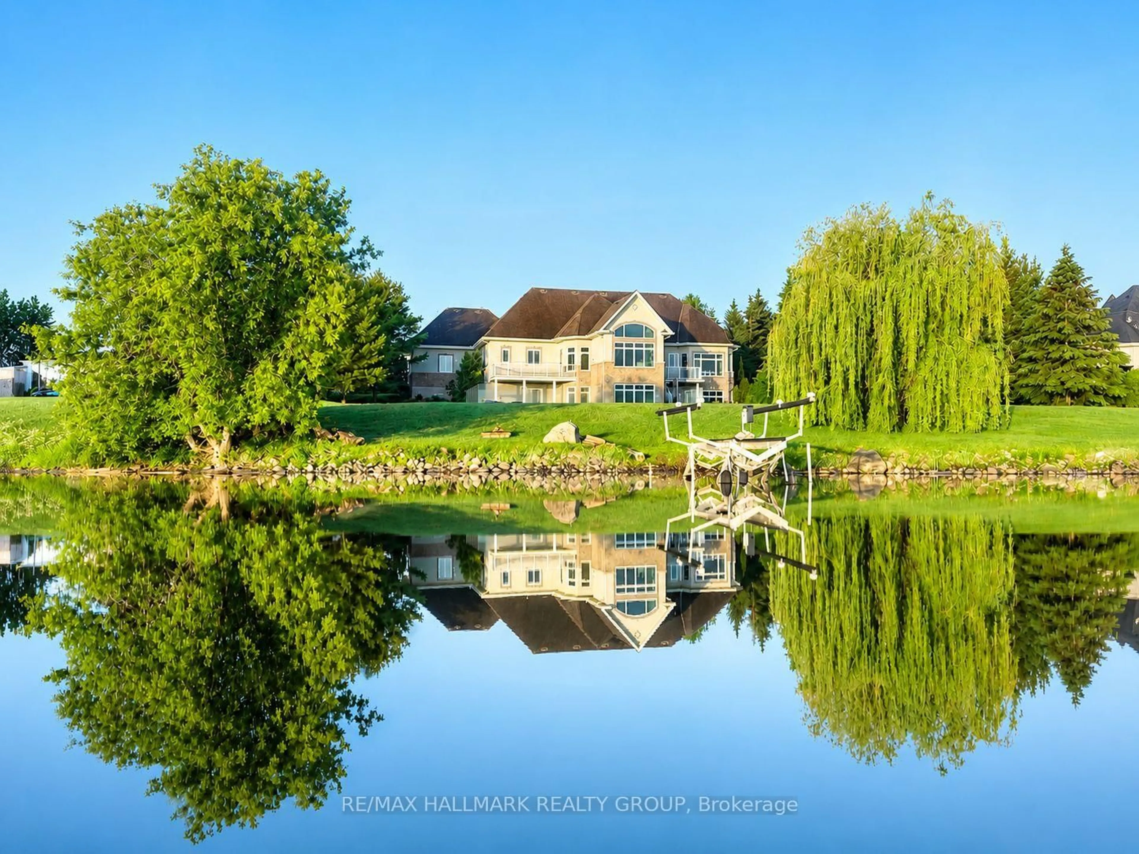 A pic from outside/outdoor area/front of a property/back of a property/a pic from drone, water/lake/river/ocean view for 3665 Front Rd, Champlain Ontario K6A 2W5