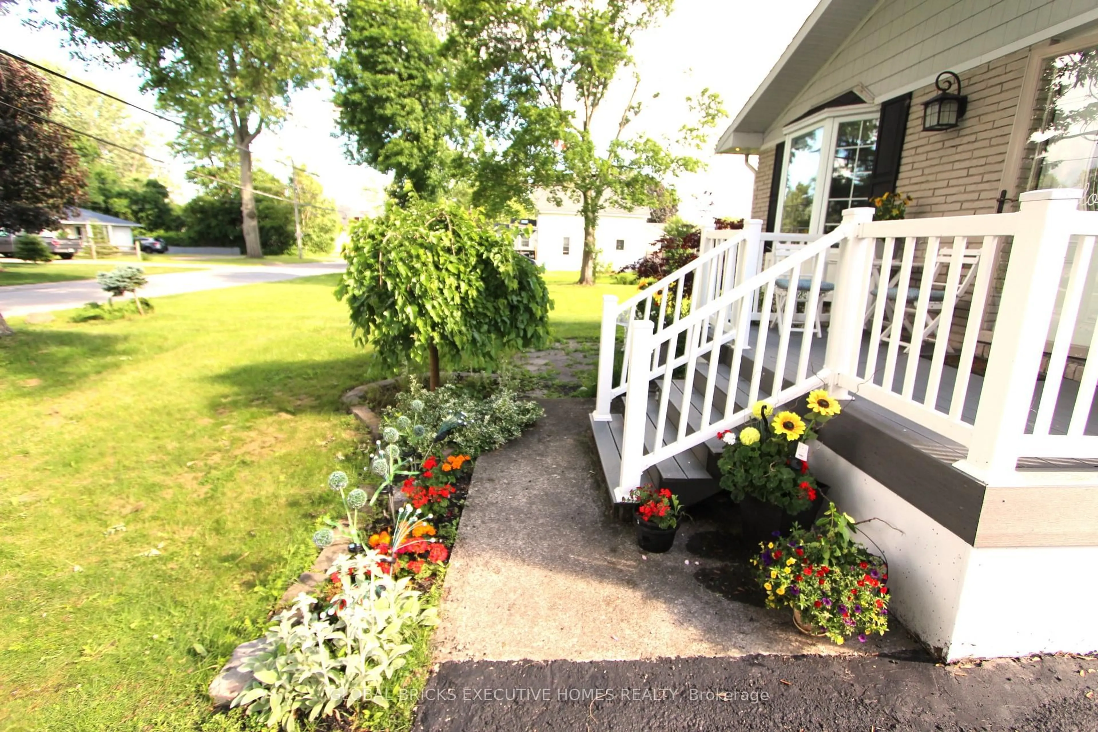 Patio, street for 45 Albert St, Fort Erie Ontario L2A 5K9