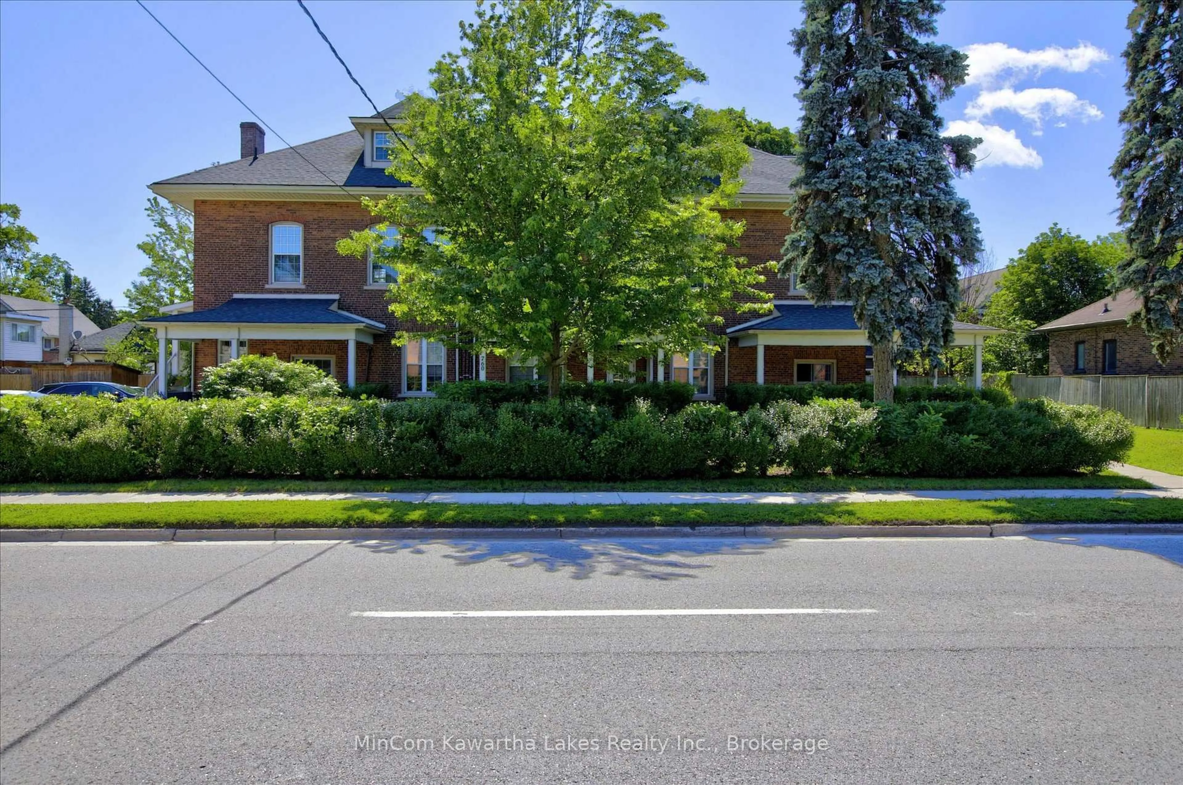 A pic from outside/outdoor area/front of a property/back of a property/a pic from drone, street for 760 George St #4, Peterborough Ontario K9H 3T3