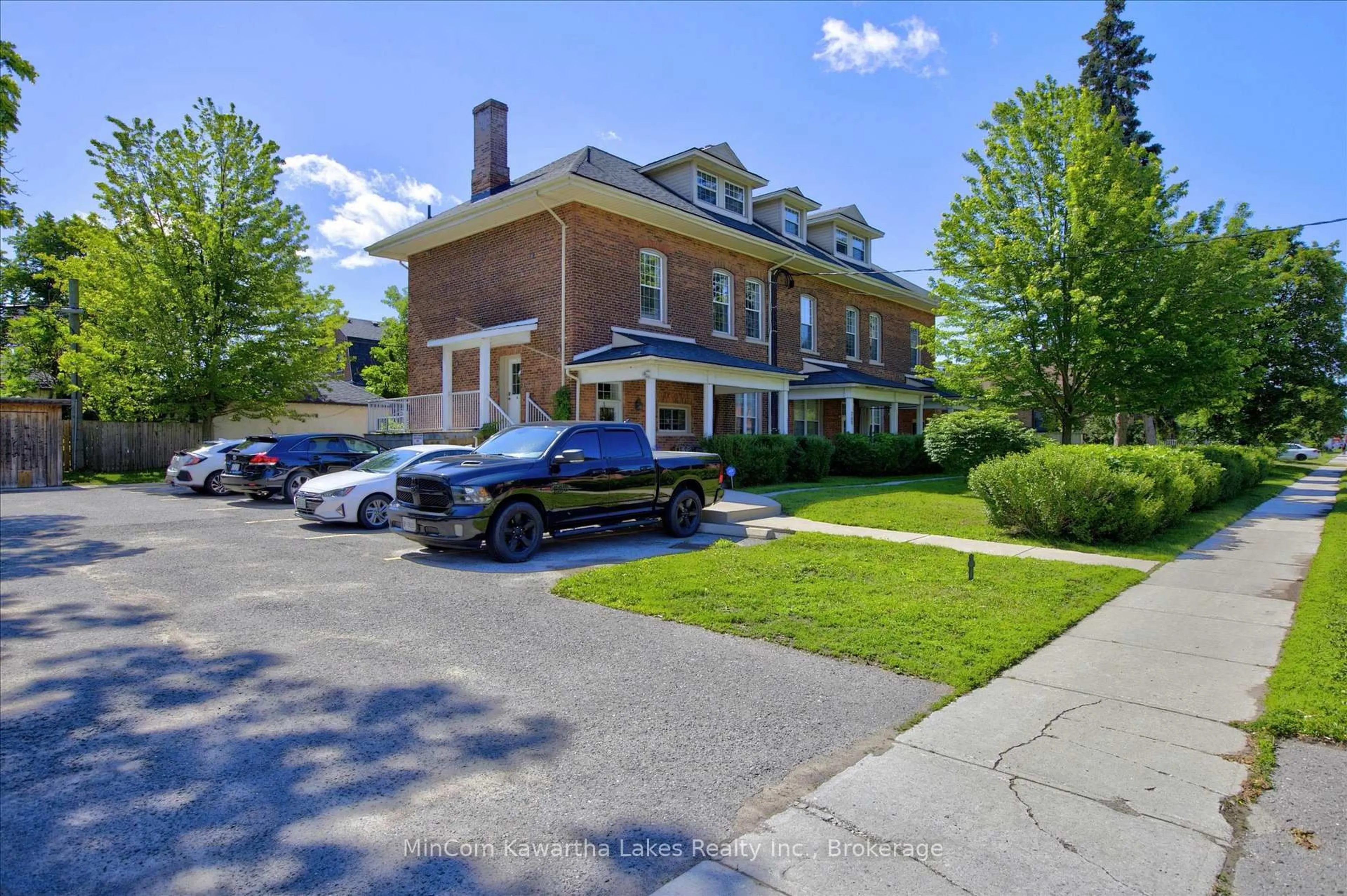 A pic from outside/outdoor area/front of a property/back of a property/a pic from drone, street for 760 George St #4, Peterborough Ontario K9H 3T3