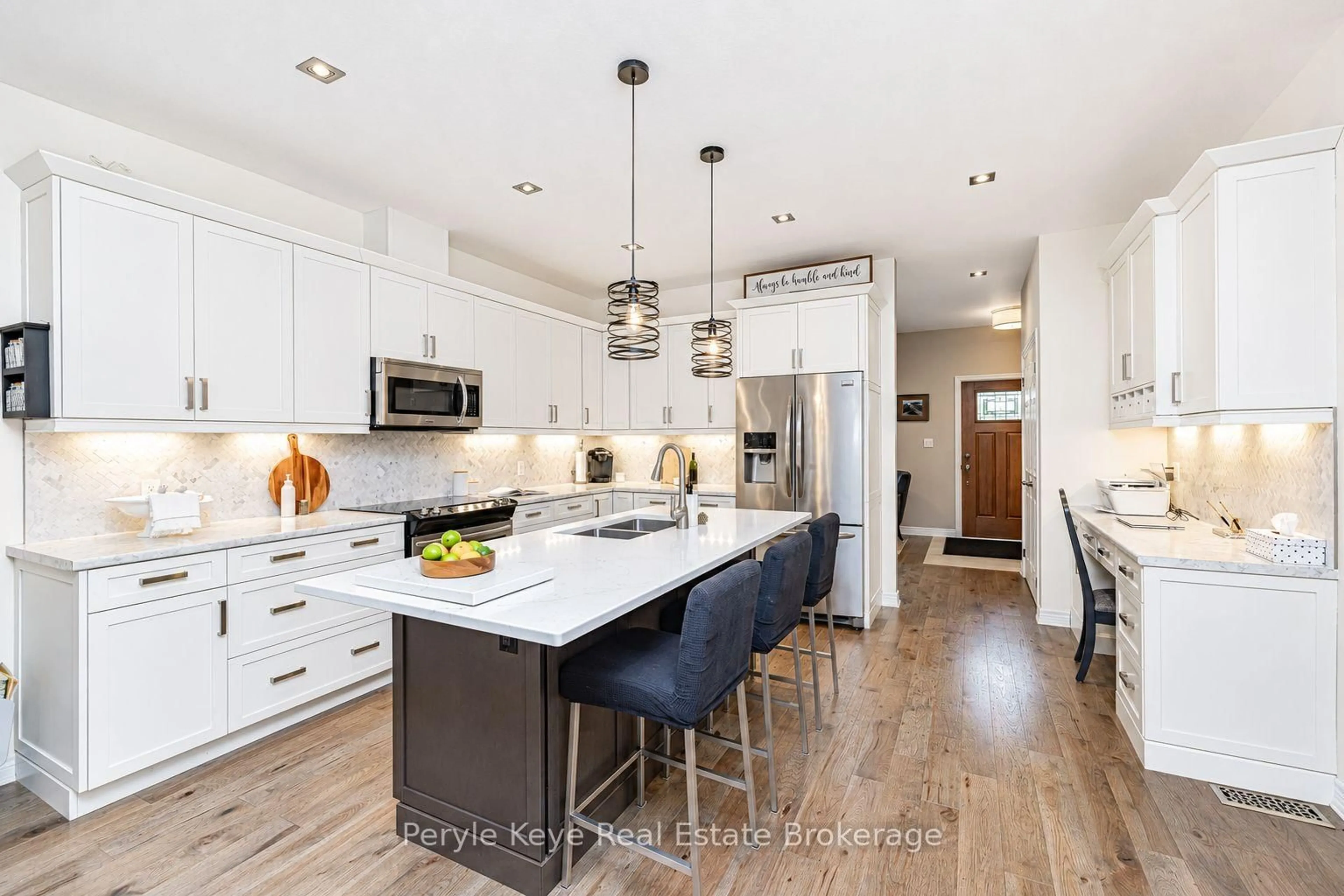 Open concept kitchen, unknown for 6 Serenity Place Cres, Huntsville Ontario P1H 0C4