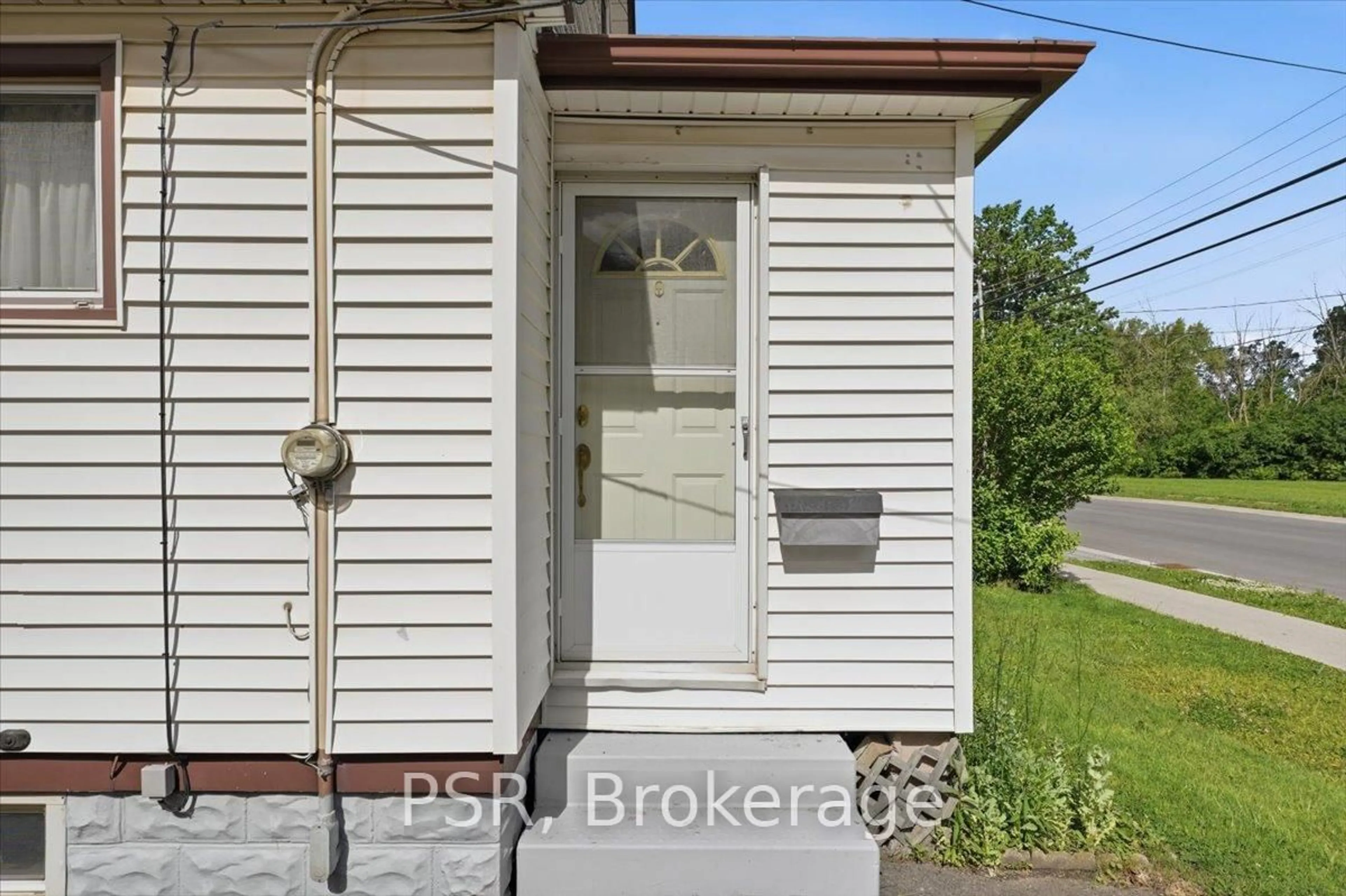 Unknown for 506 Broadway St, Welland Ontario L3C 5M4