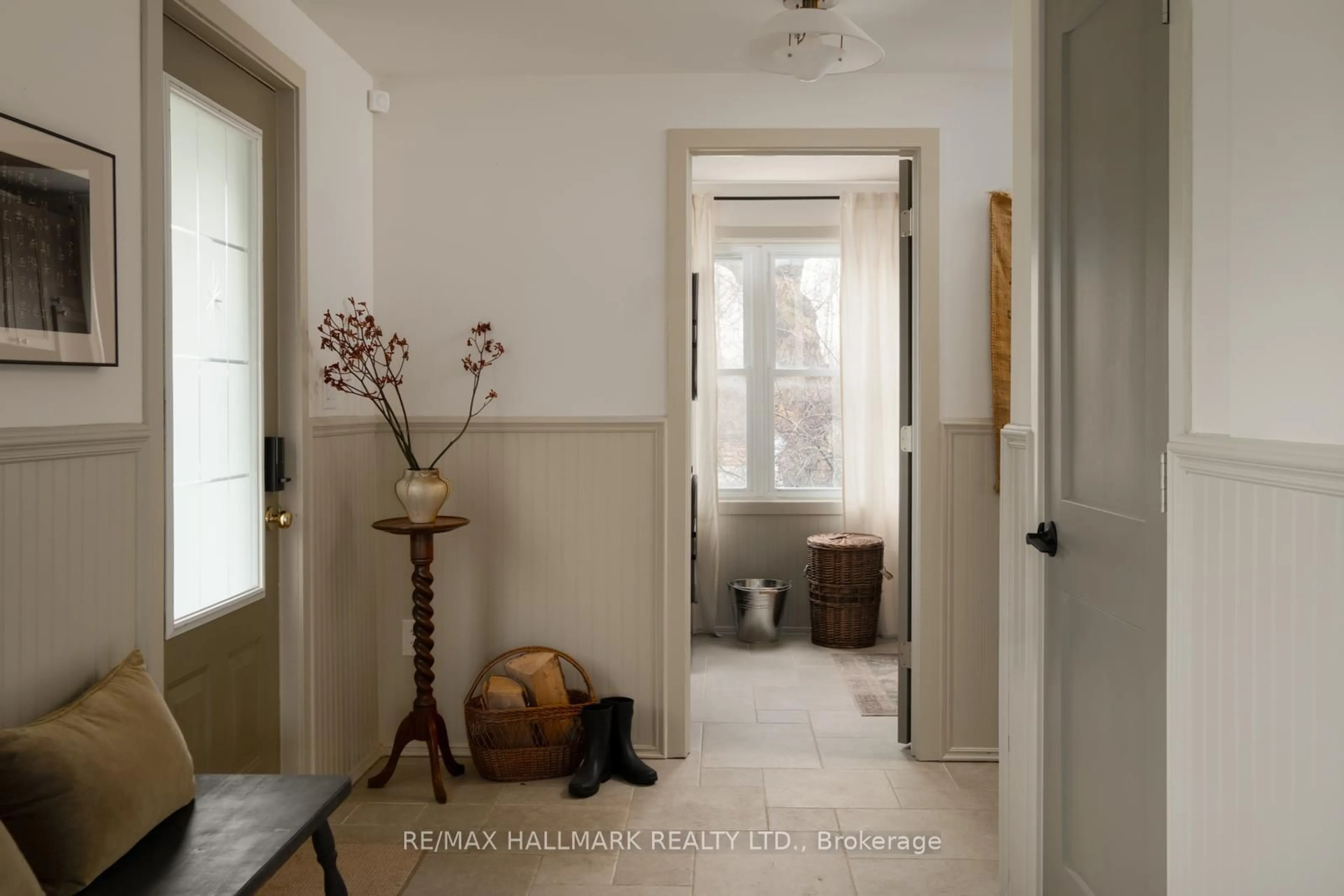 Indoor entryway for 709 Old Milford Rd, Prince Edward County Ontario K0K 2T0