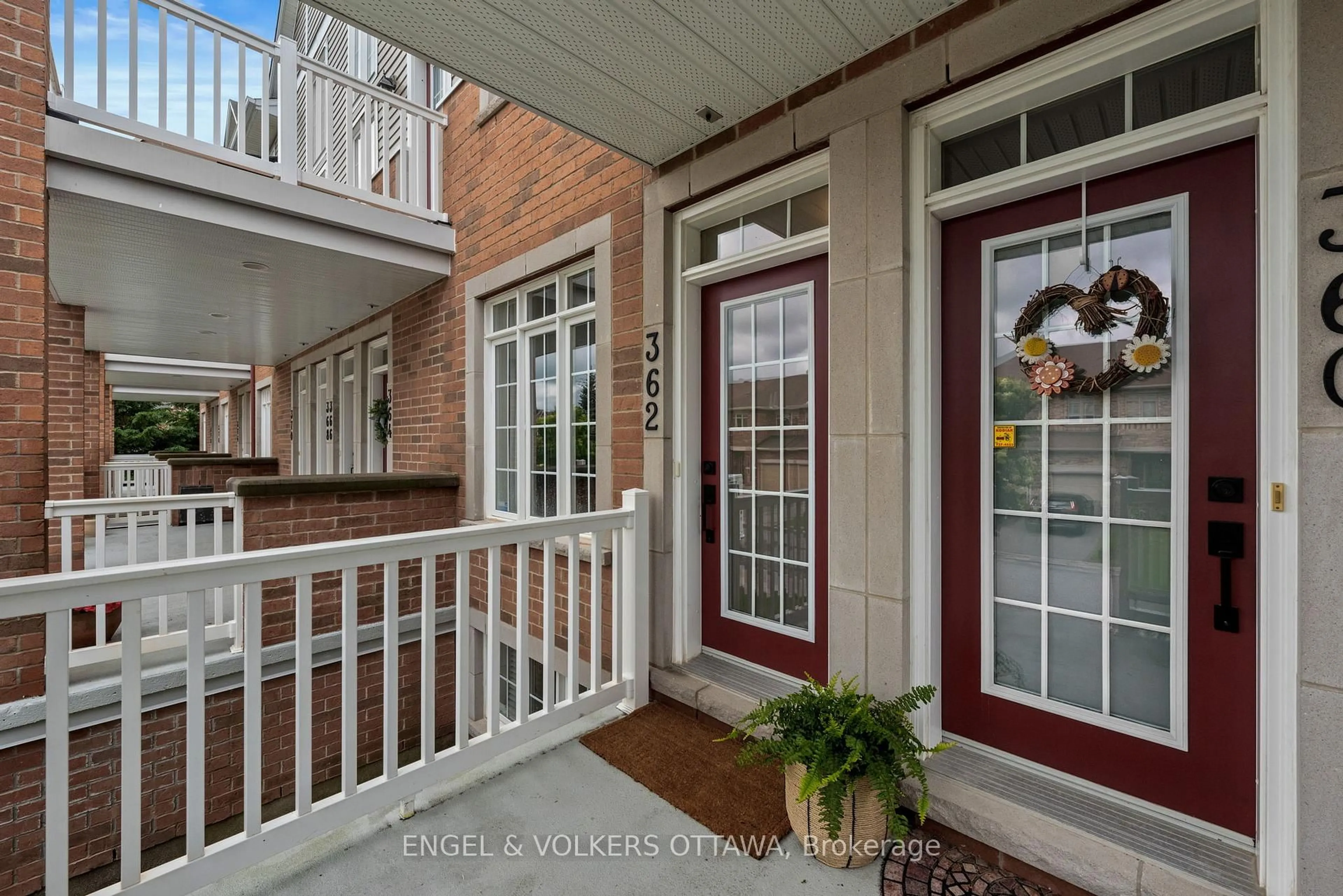 Indoor entryway for 362 Royal Fern Way, Ottawa Ontario K1V 2K6