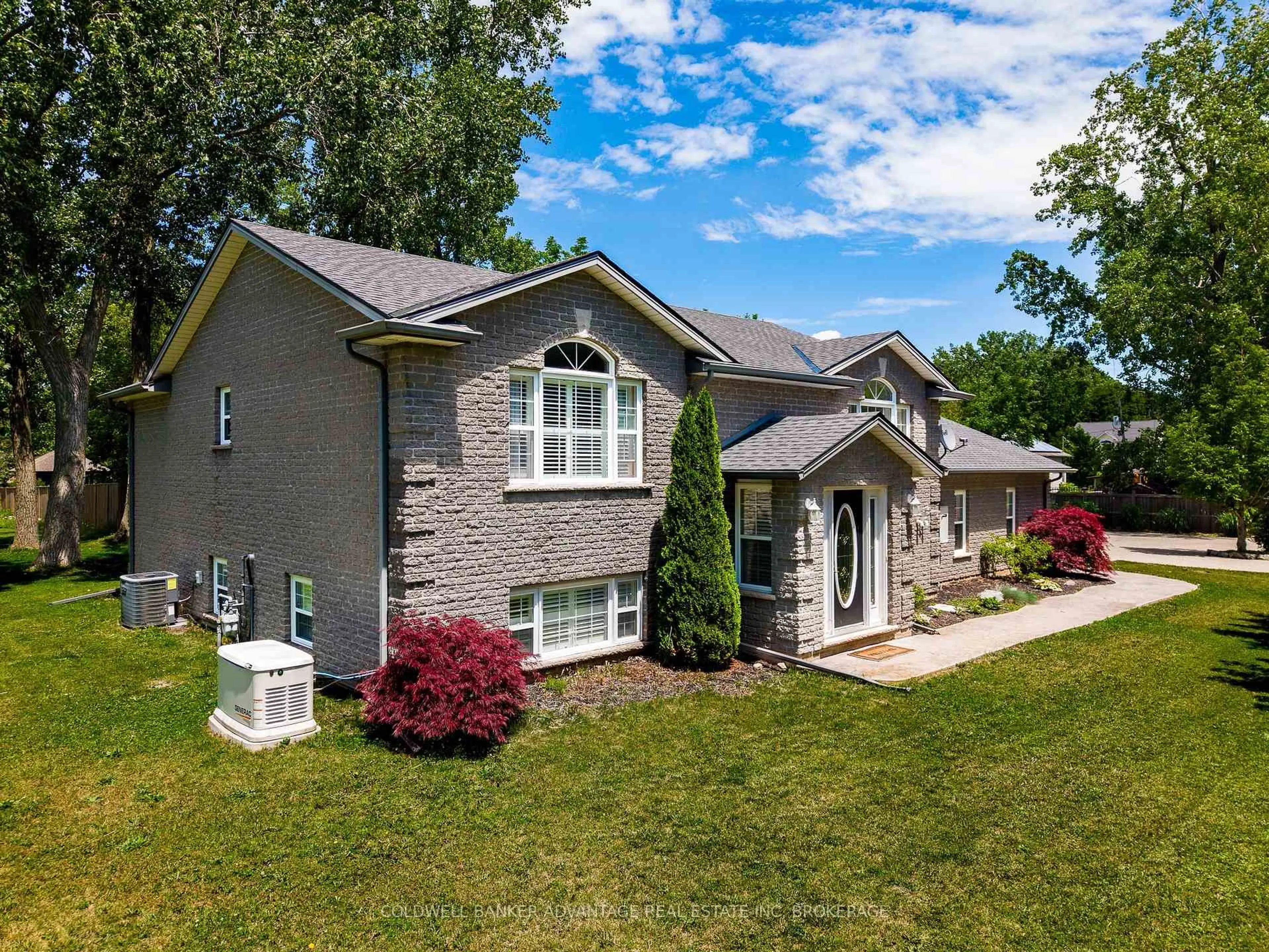 A pic from outside/outdoor area/front of a property/back of a property/a pic from drone, unknown for 93 Park St, Fort Erie Ontario L0S 1N0