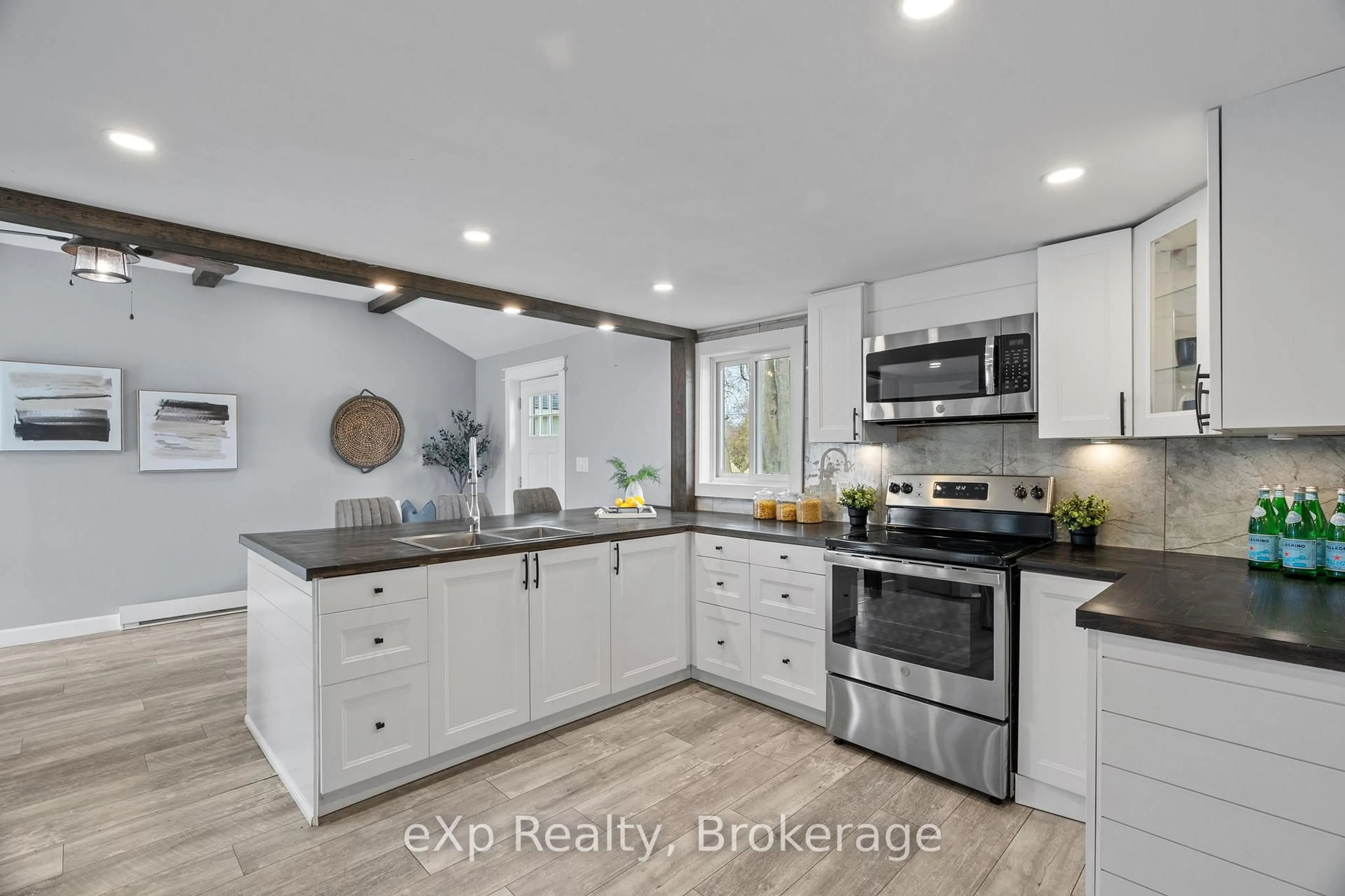 Open concept kitchen, ceramic/tile floor for 236 Sydenham St, Strathroy-Caradoc Ontario N7G 1V3