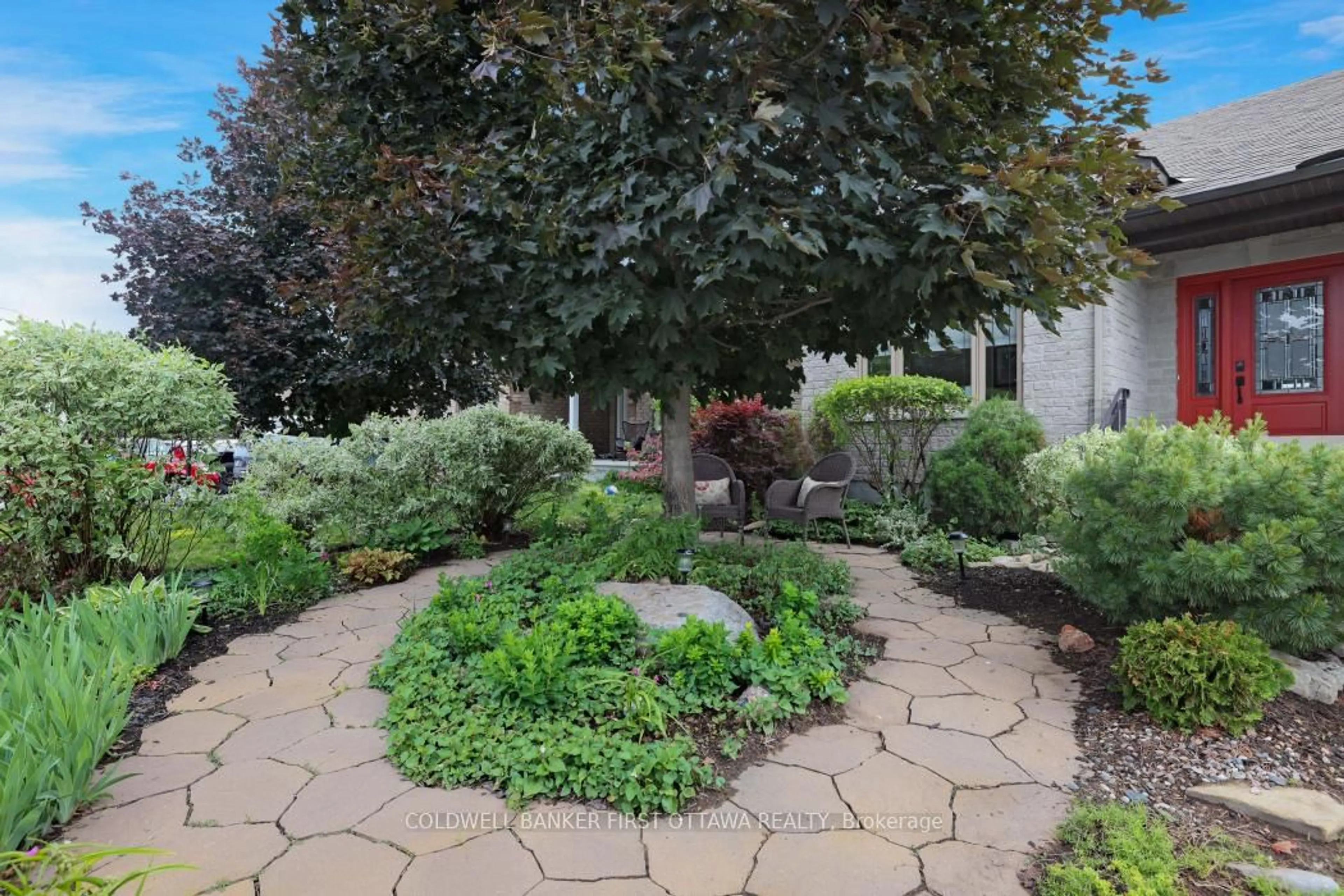 Patio, street for 107 Johanna St, Almonte Ontario K0A 1A0