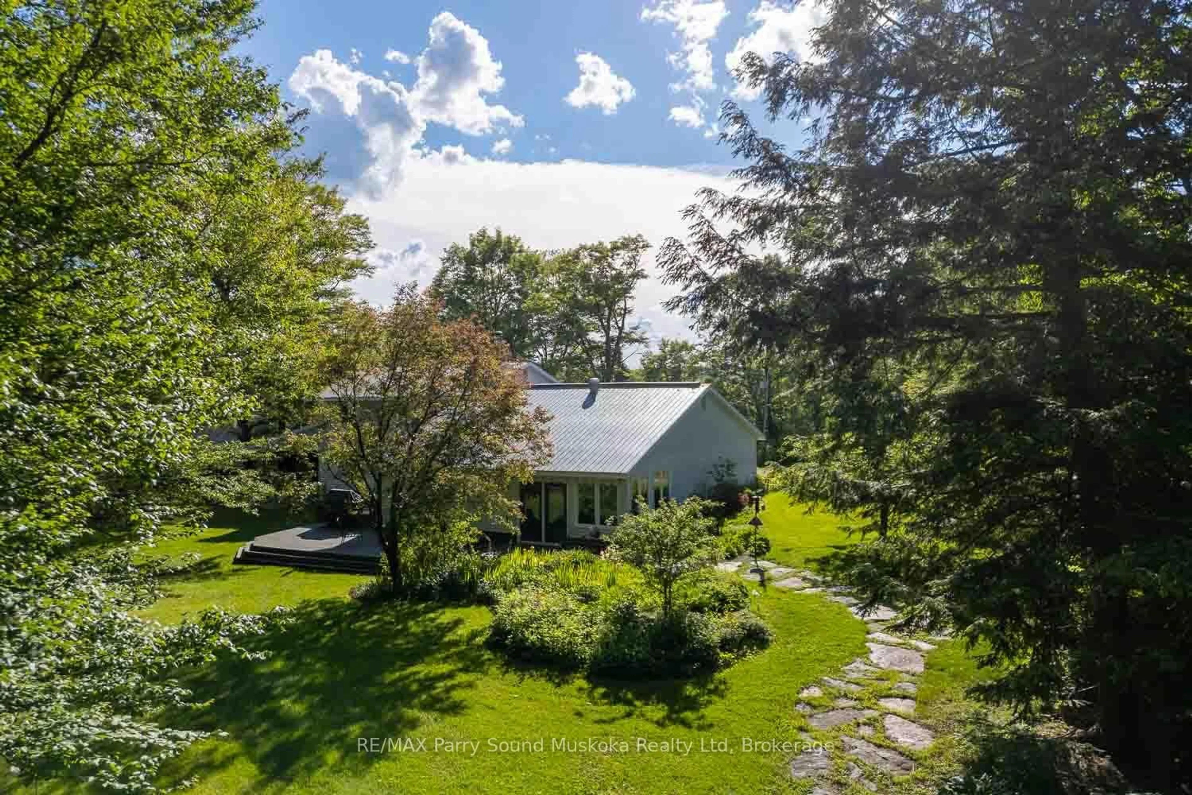 A pic from outside/outdoor area/front of a property/back of a property/a pic from drone, unknown for 1284 South Horn Lake Rd, Ryerson Ontario P0A 1C0