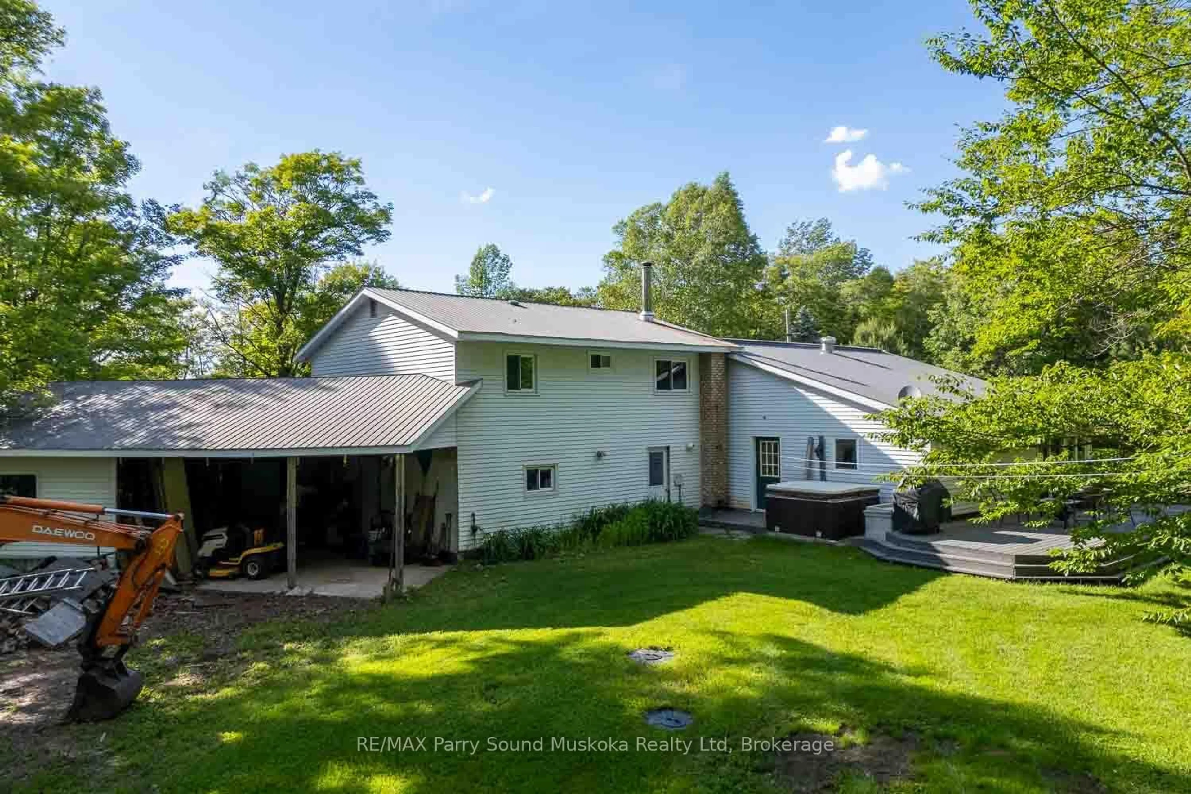 A pic from outside/outdoor area/front of a property/back of a property/a pic from drone, water/lake/river/ocean view for 1284 South Horn Lake Rd, Ryerson Ontario P0A 1C0