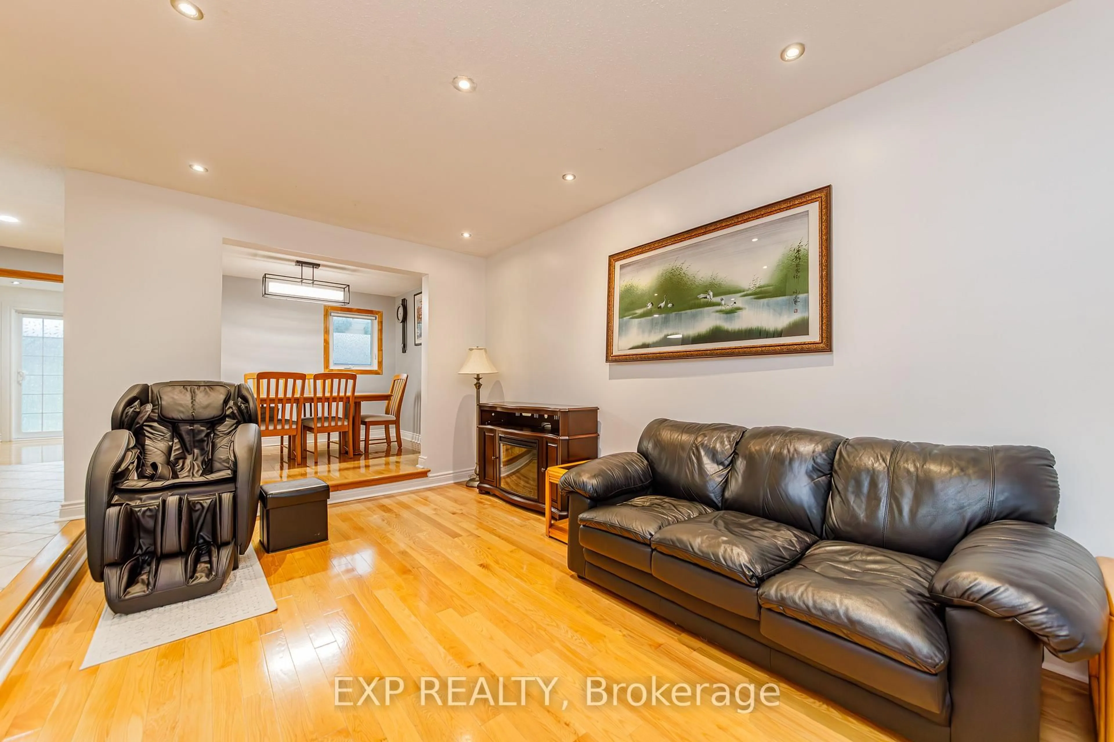 Living room with furniture, wood/laminate floor for 1237 Cedarcroft Cres, Ottawa Ontario K1B 5G9