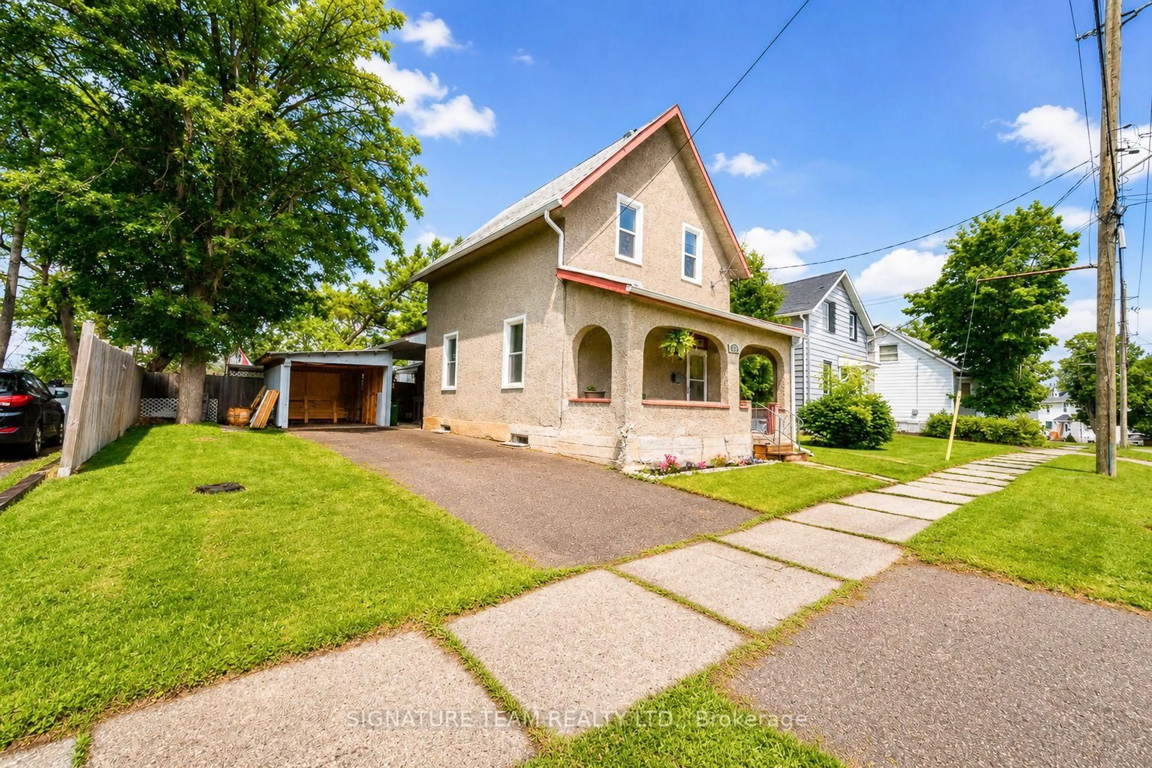 Unknown for 652 Moffat St, Pembroke Ontario K8A 3Y1