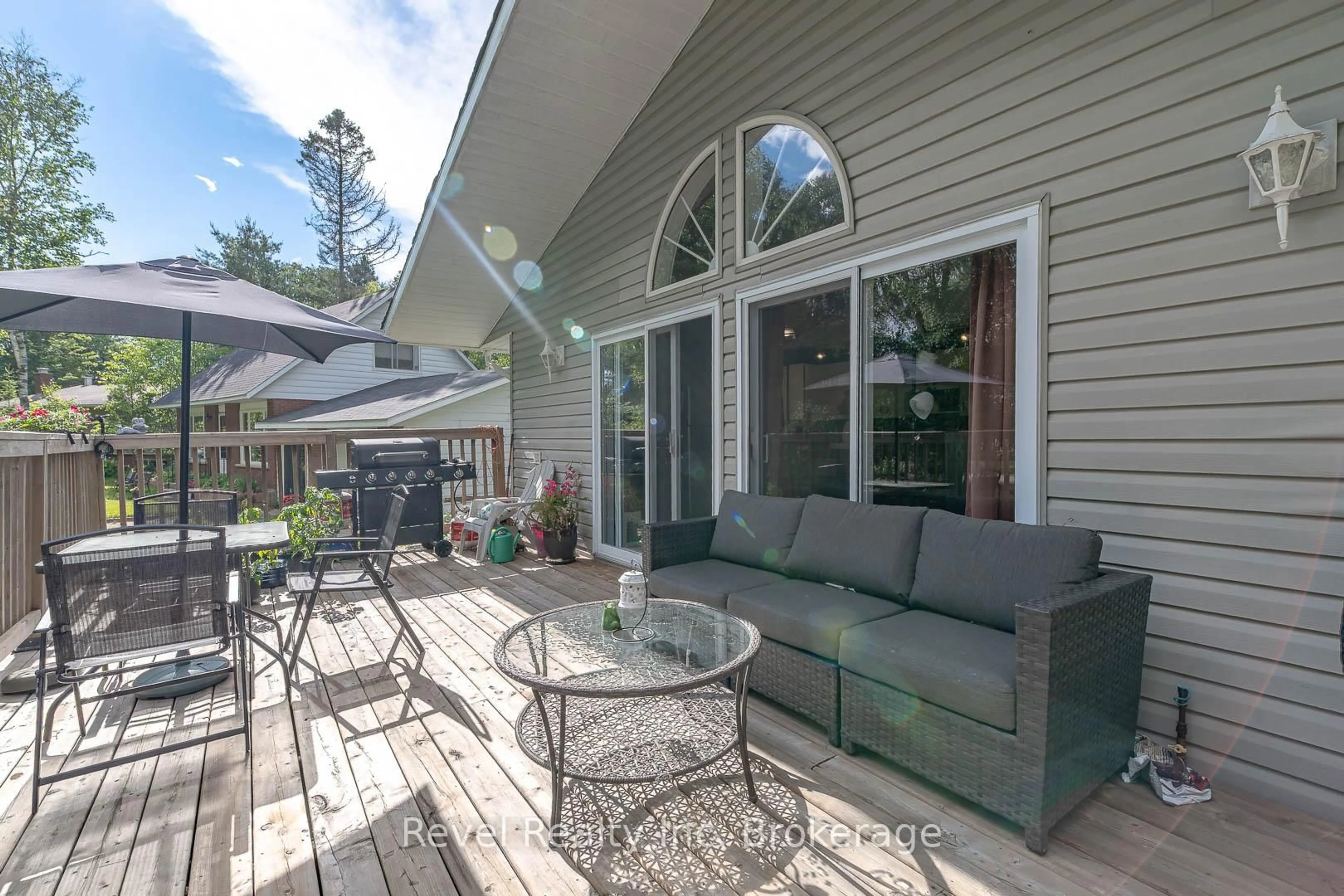 Patio, mountain view for 36 Tebby Blvd, South River Ontario P0A 1X0