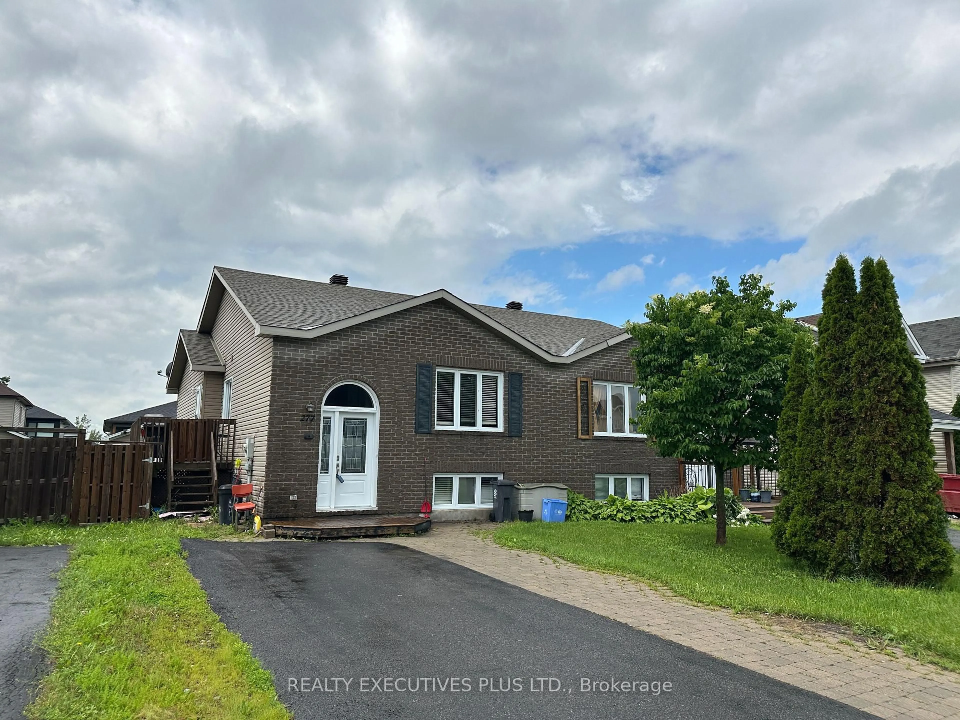 A pic from outside/outdoor area/front of a property/back of a property/a pic from drone, street for 277 Trillium Circ, Alfred and Plantagenet Ontario K0A 3K0