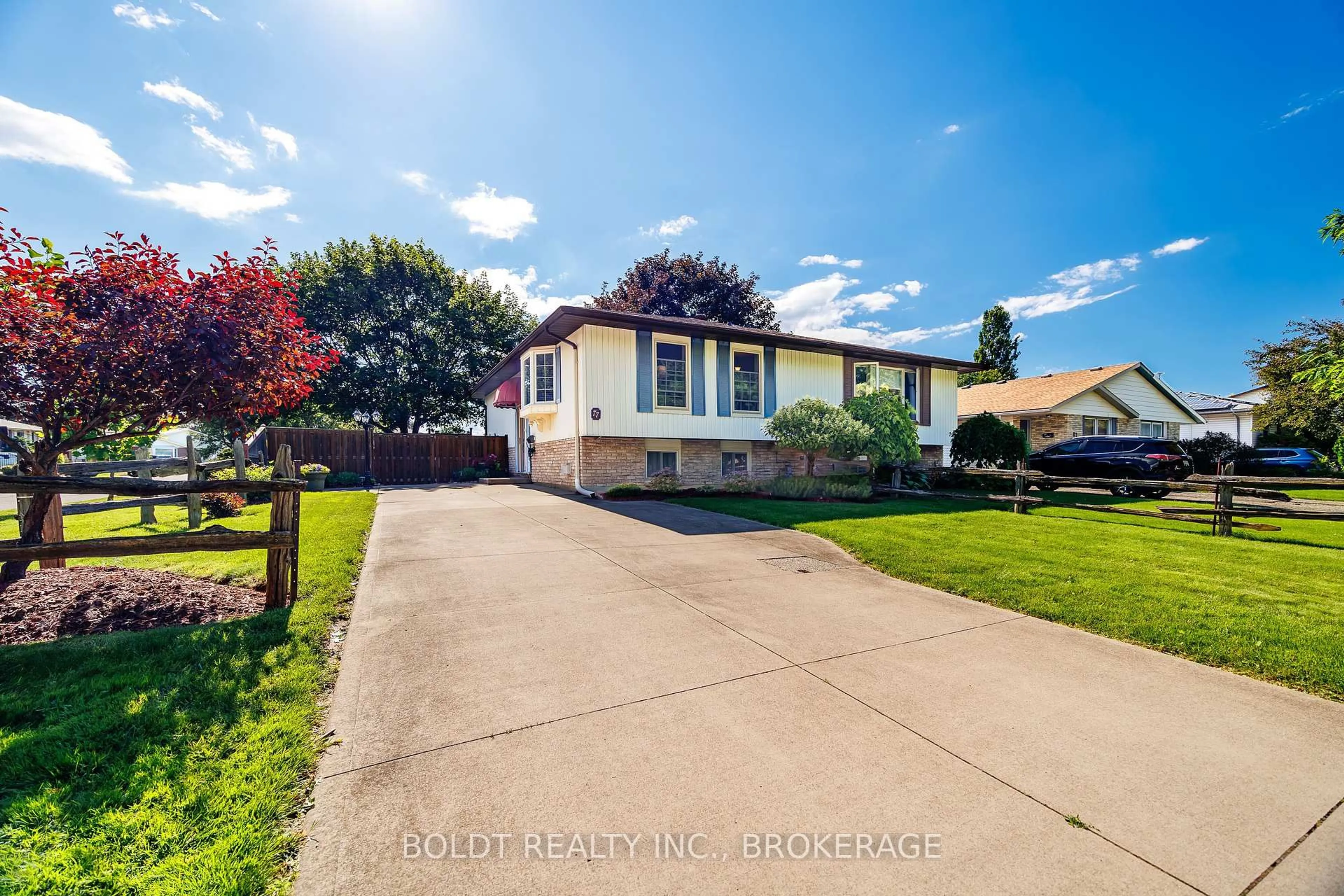 A pic from outside/outdoor area/front of a property/back of a property/a pic from drone, street for 77 Elma St, St. Catharines Ontario L2N 6Z8