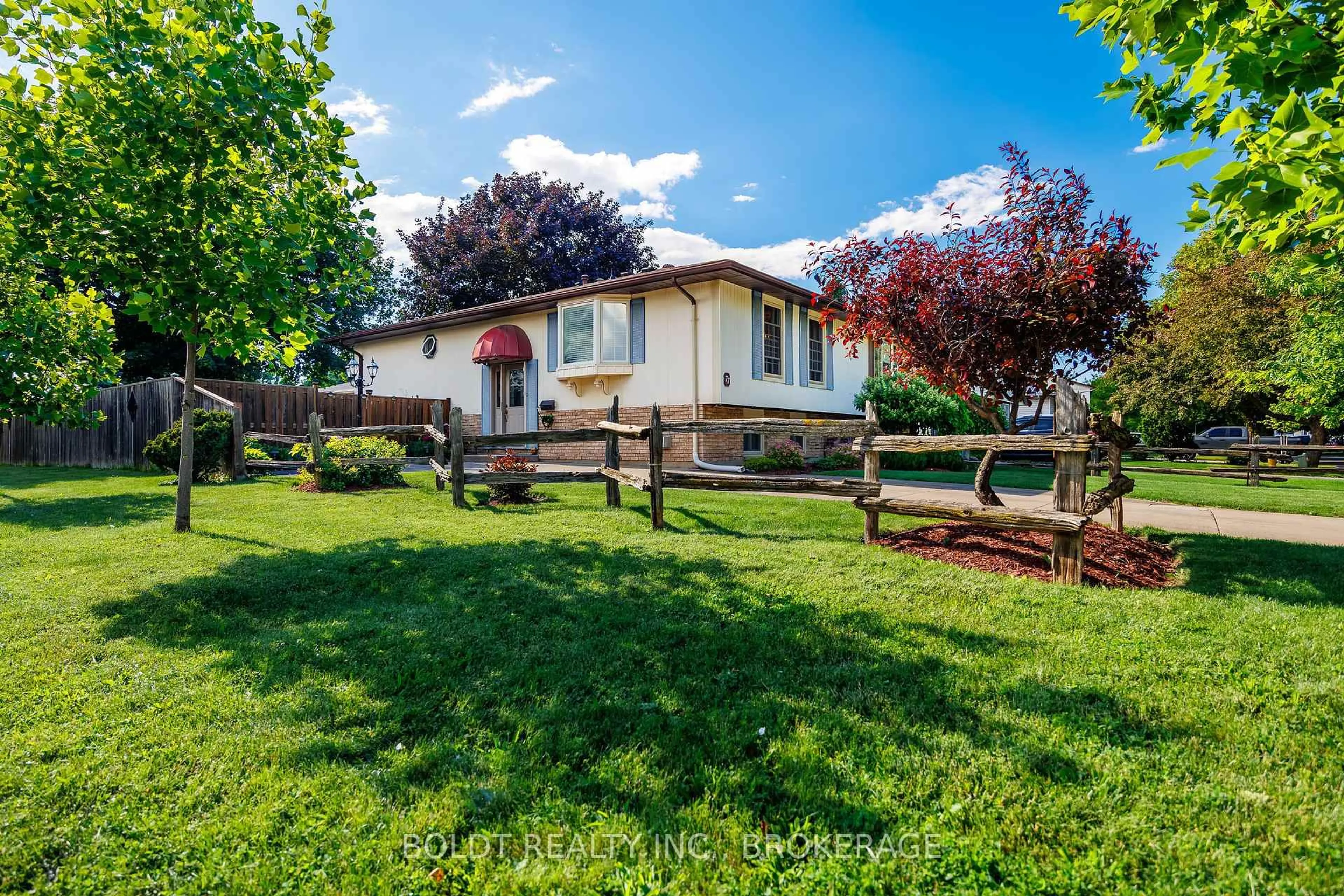 A pic from outside/outdoor area/front of a property/back of a property/a pic from drone, street for 77 Elma St, St. Catharines Ontario L2N 6Z8