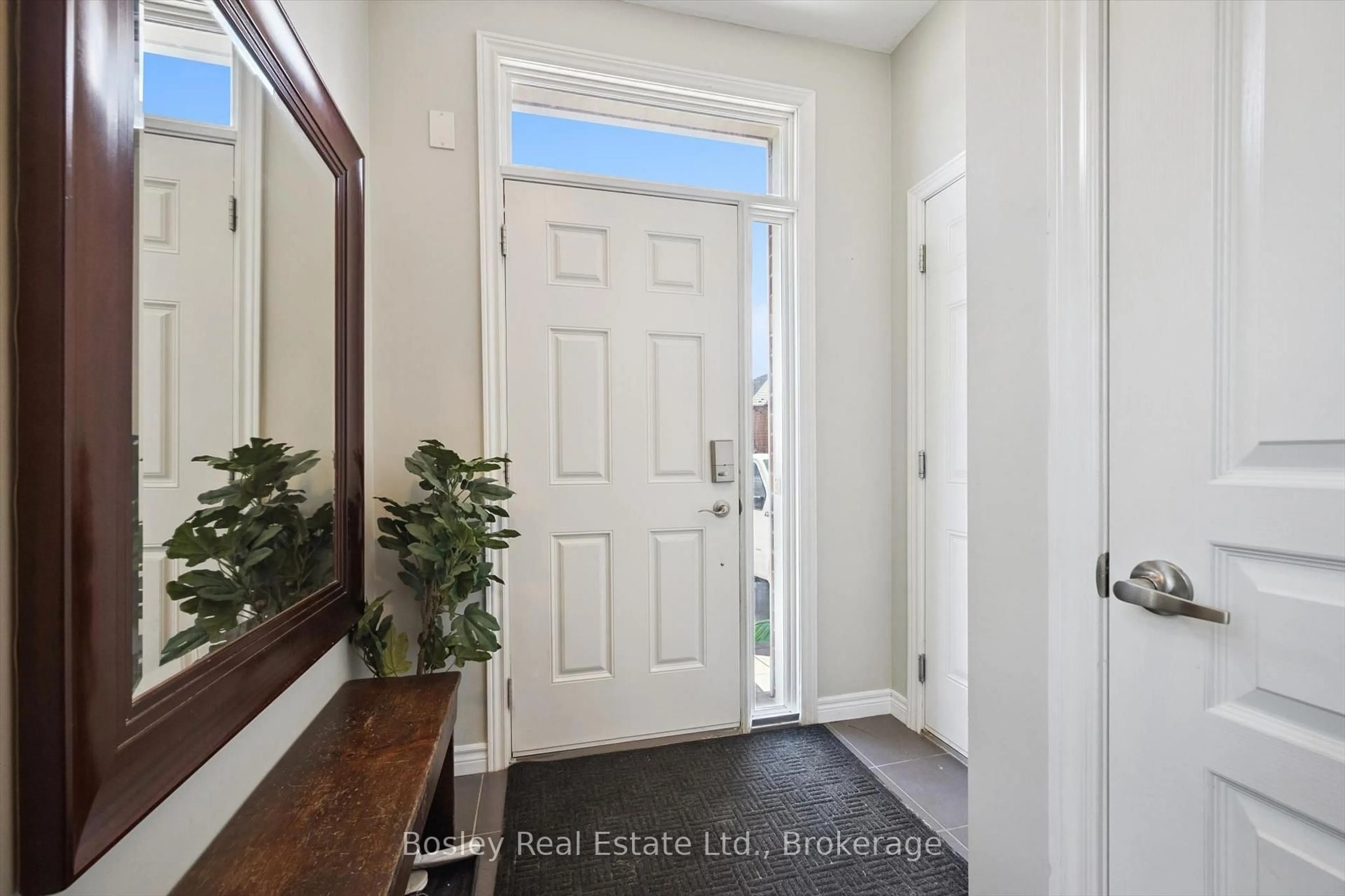 Indoor entryway for 360 Louisa St, Kitchener Ontario N2H 0B2