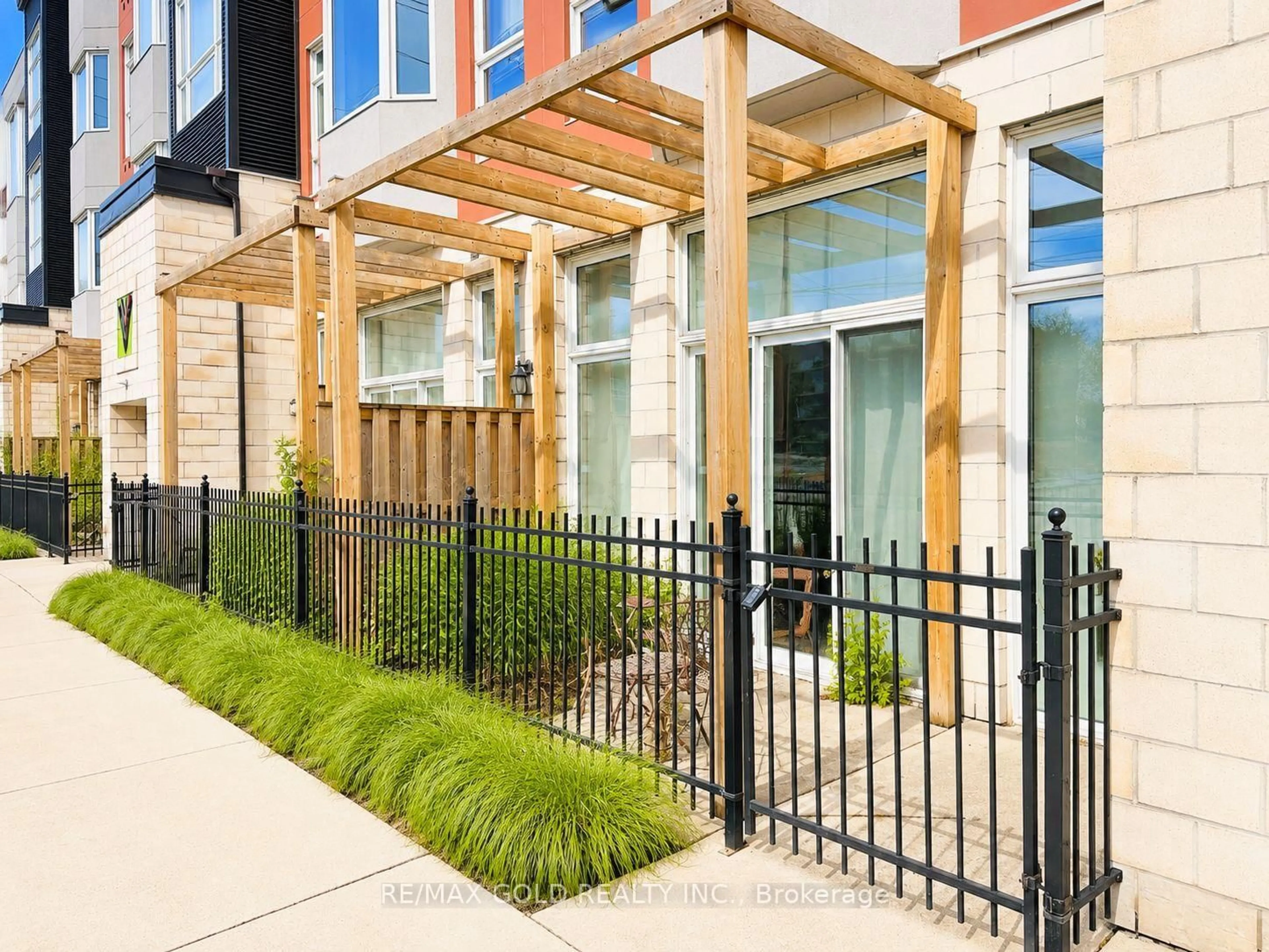 Patio, street for 253 albert St #112, Waterloo Ontario N2L 0G3