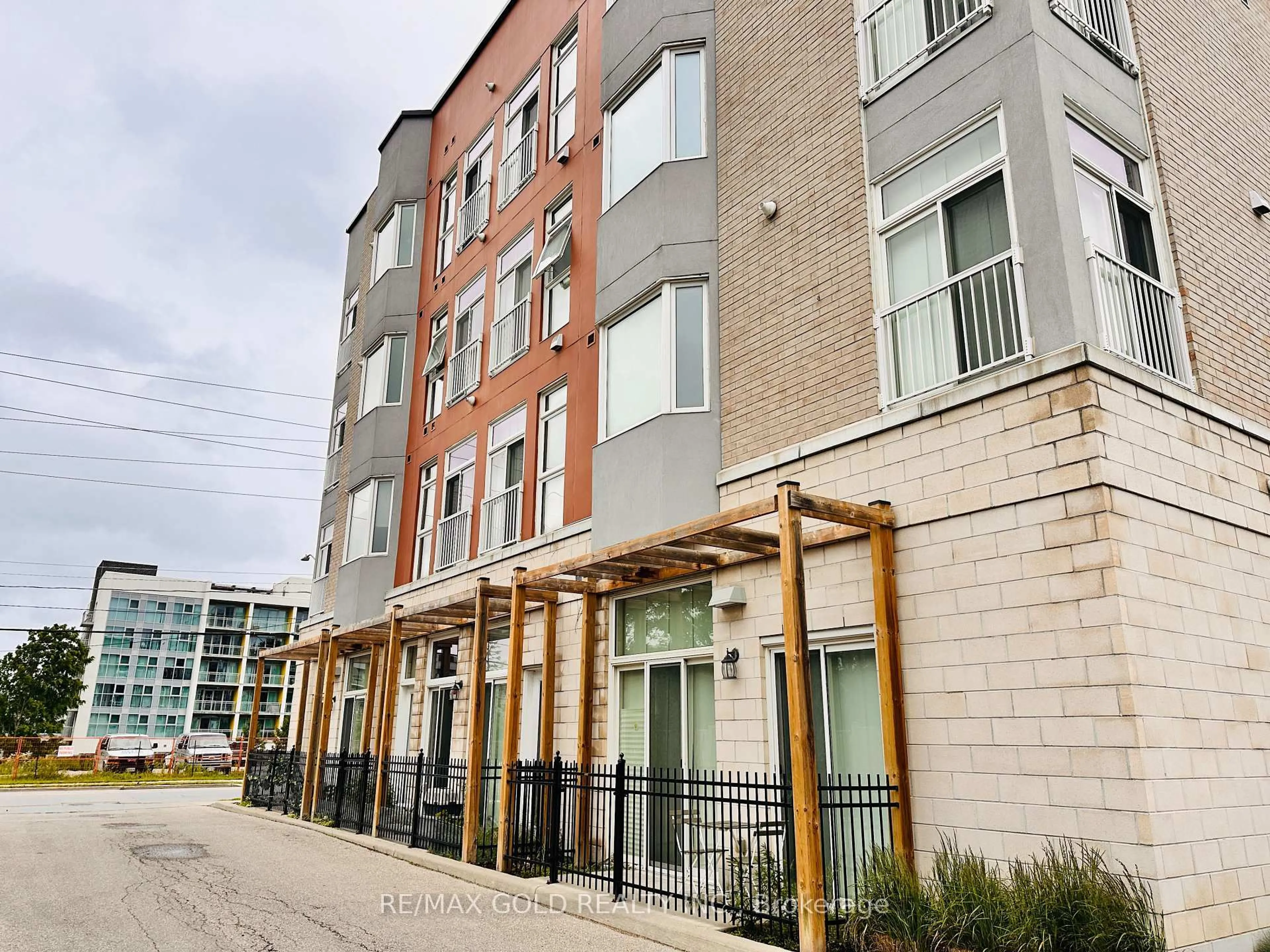 Patio, building for 253 albert St #112, Waterloo Ontario N2L 0G3