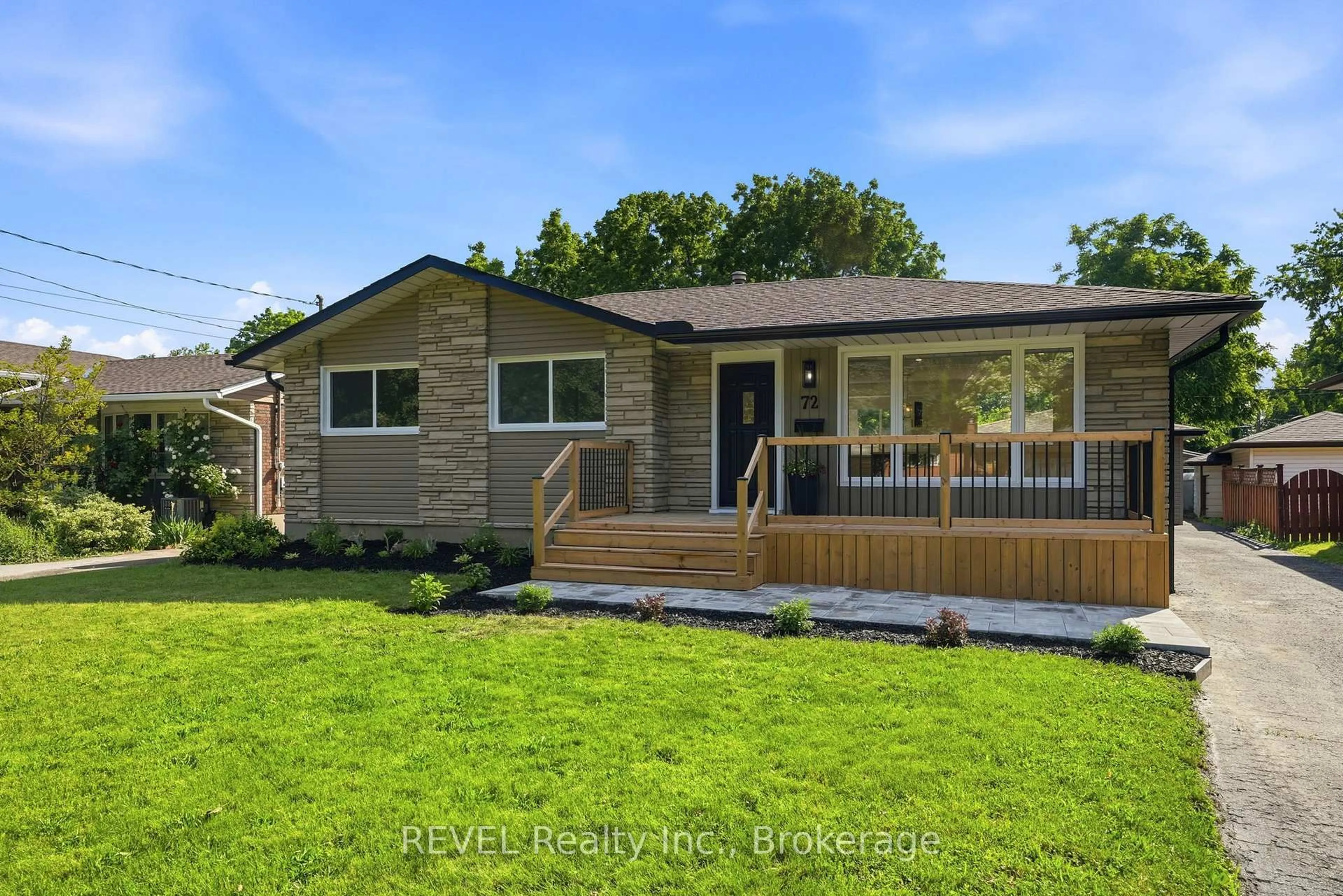 Home with vinyl exterior material, street for 72 Prince Charles Dr, St. Catharines Ontario L2N 3Z1