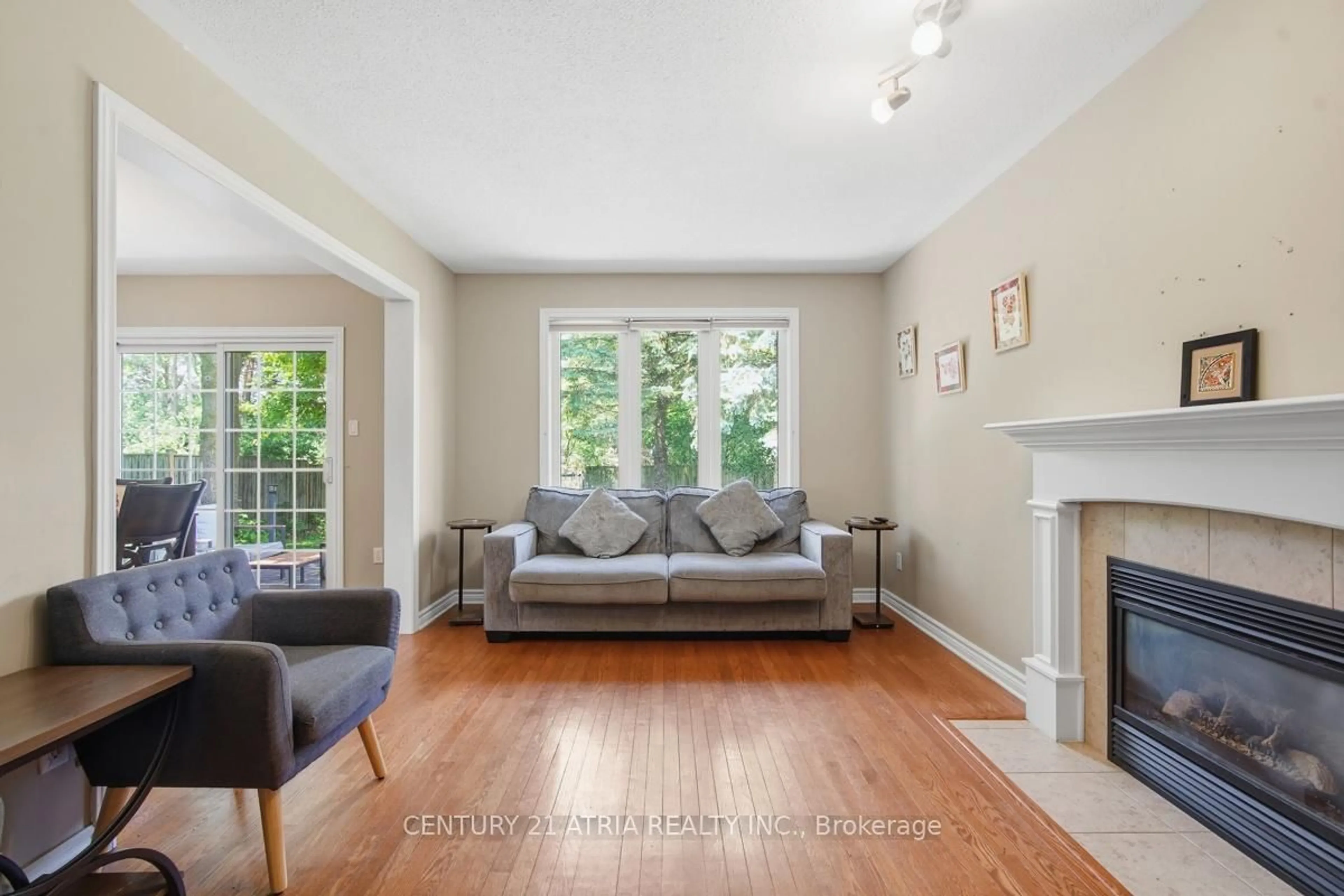 Living room with furniture, wood/laminate floor for 806 Marigold St, London North Ontario N5X 4J3
