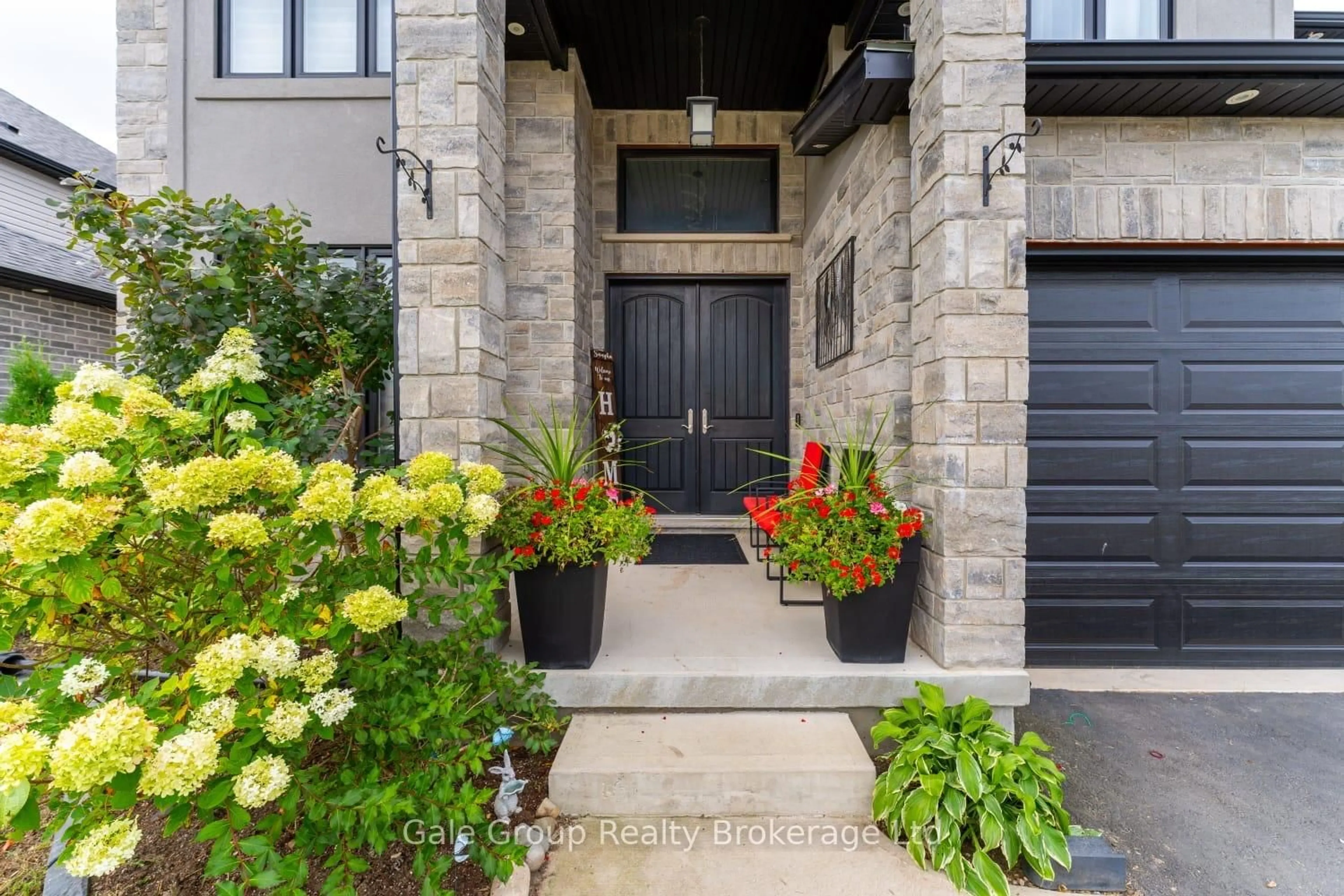 Indoor entryway for 267 Wedgewood Dr, Woodstock Ontario N4T 0J1