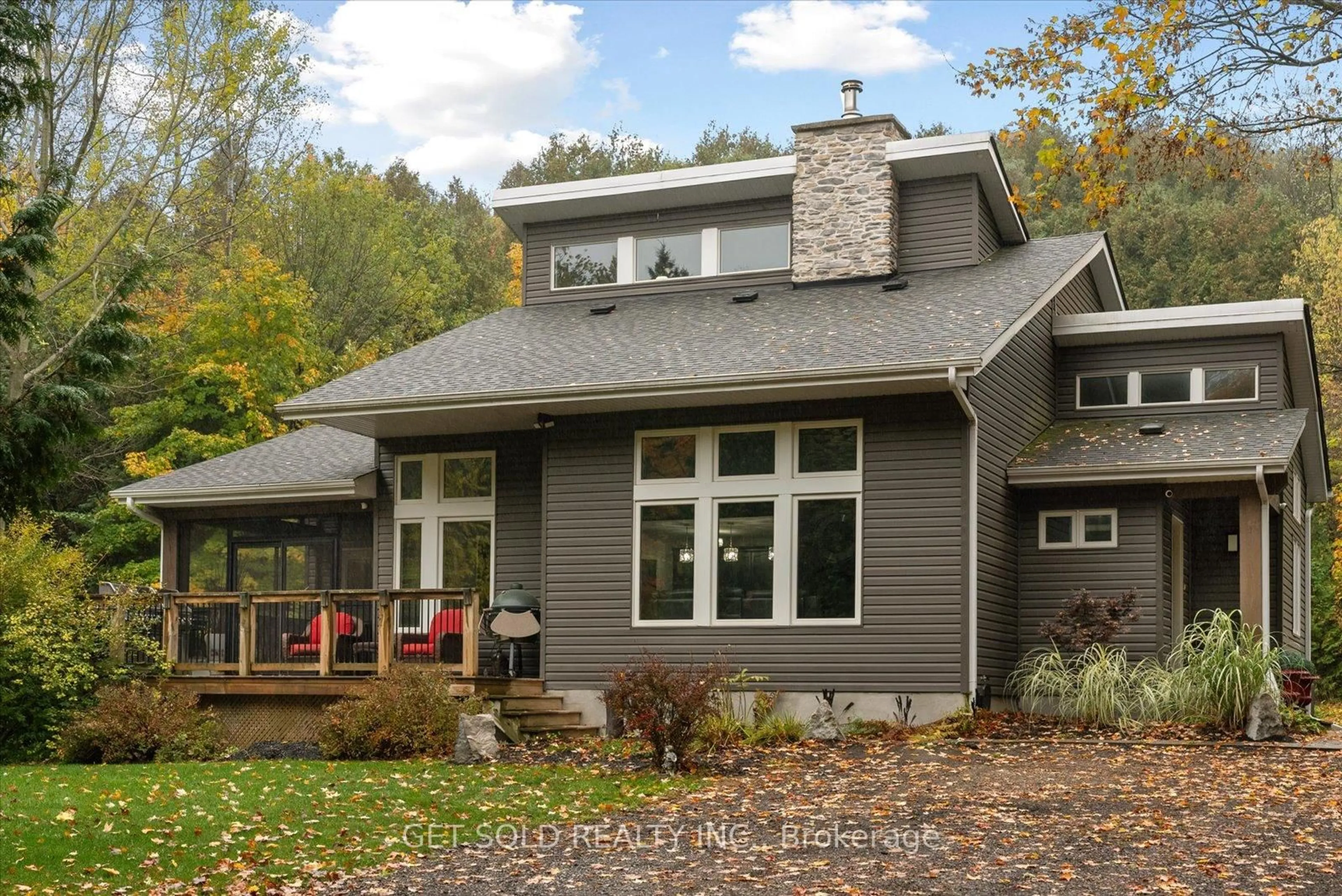 Home with vinyl exterior material, mountain view for 11 Fieldway Crt, Melancthon Ontario L0N 1J0