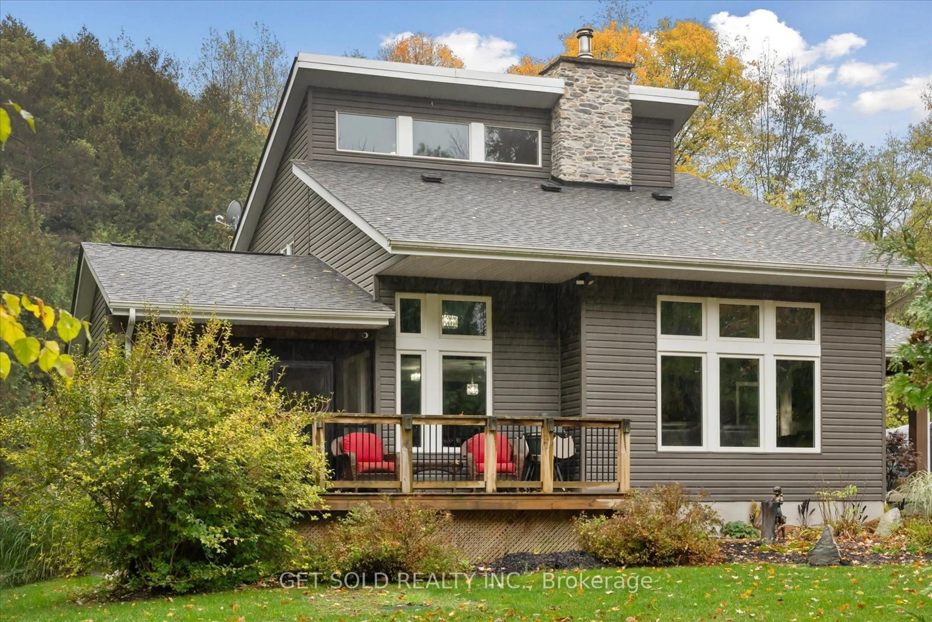 Home with vinyl exterior material, mountain view for 11 Fieldway Crt, Melancthon Ontario L0N 1J0