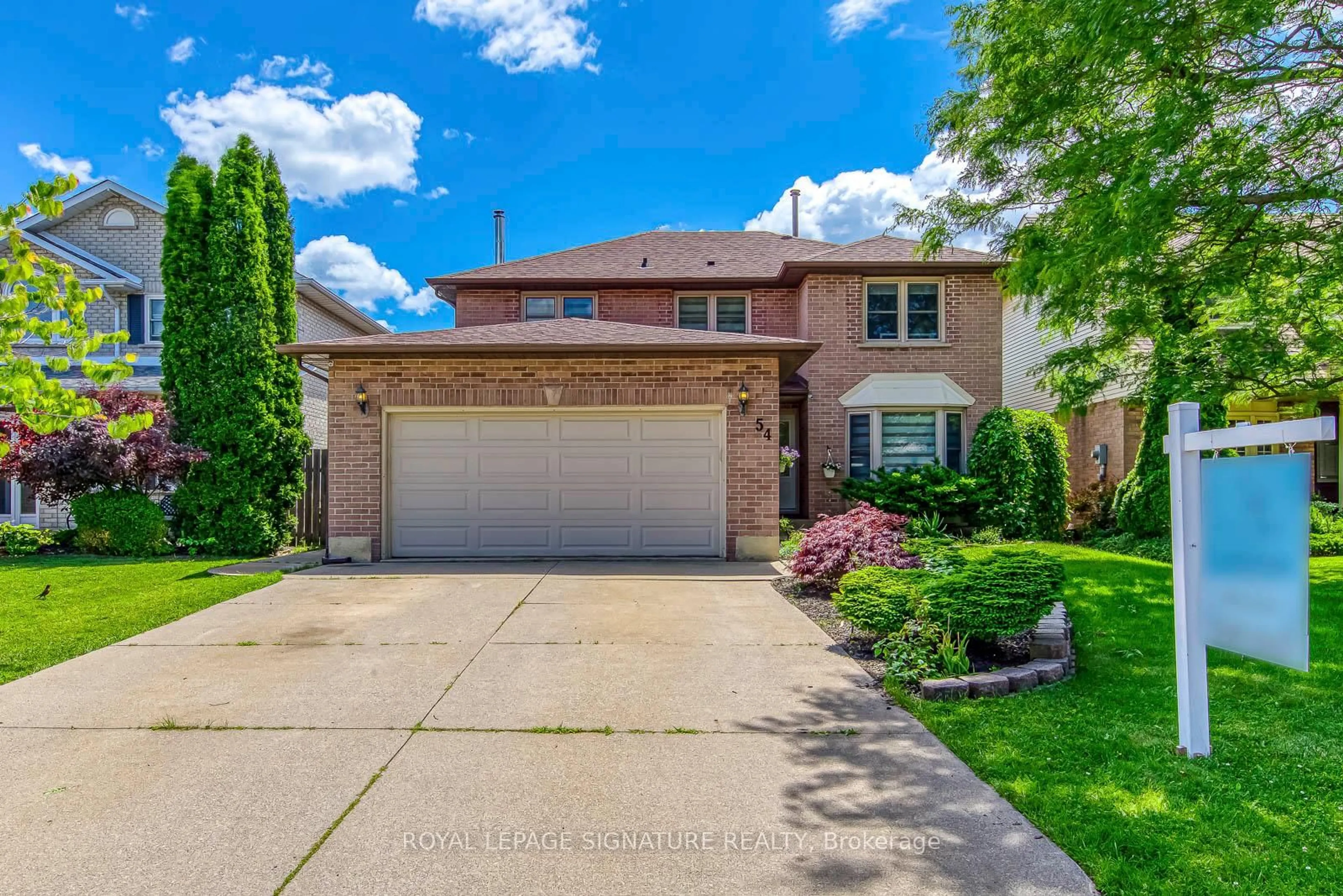 Home with brick exterior material, street for 54 Randolf Crt, Hamilton Ontario L8W 2Z8