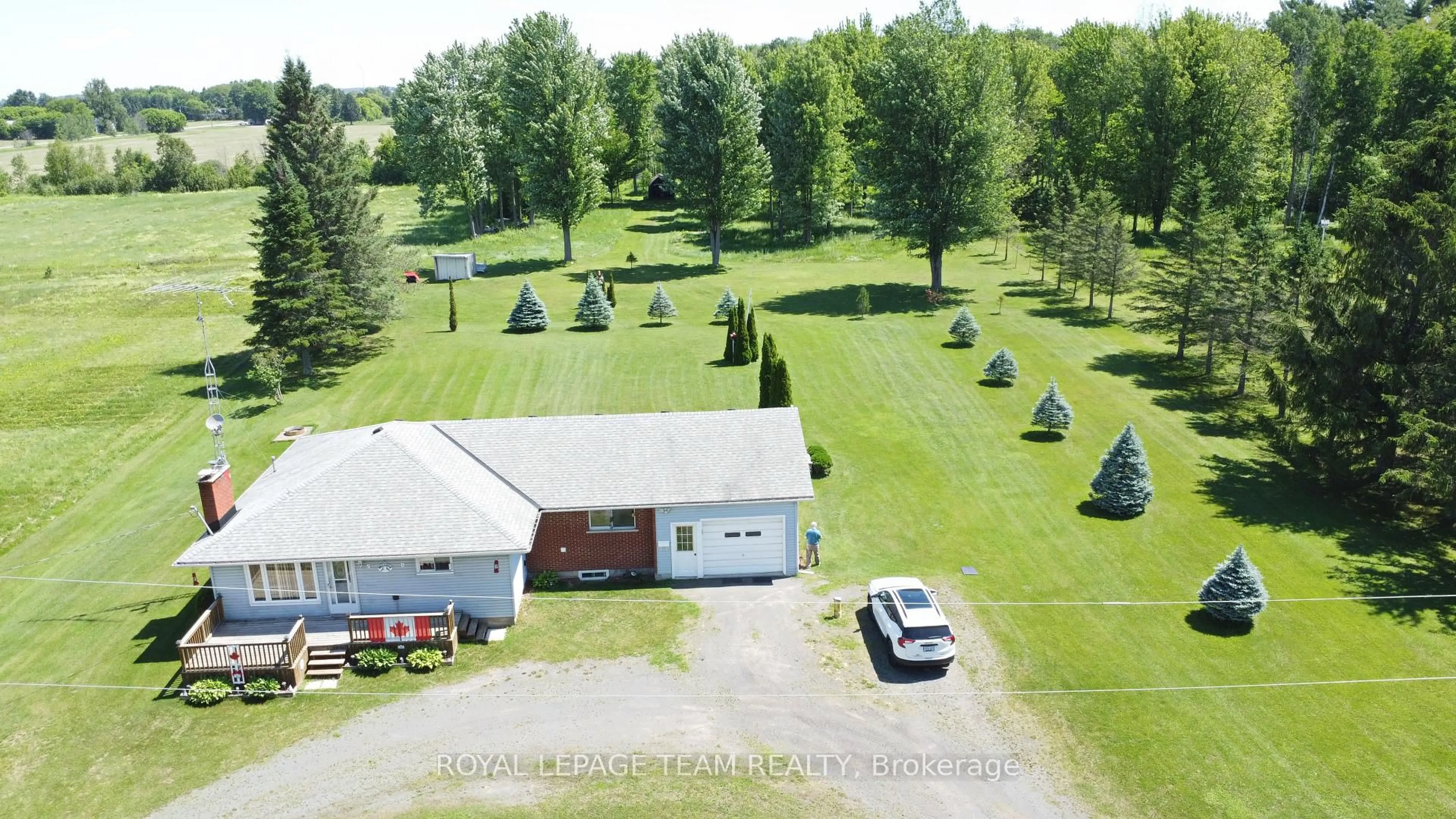A pic from outside/outdoor area/front of a property/back of a property/a pic from drone, building for 4439 Carman Rd, South Dundas Ontario K0E 1C0