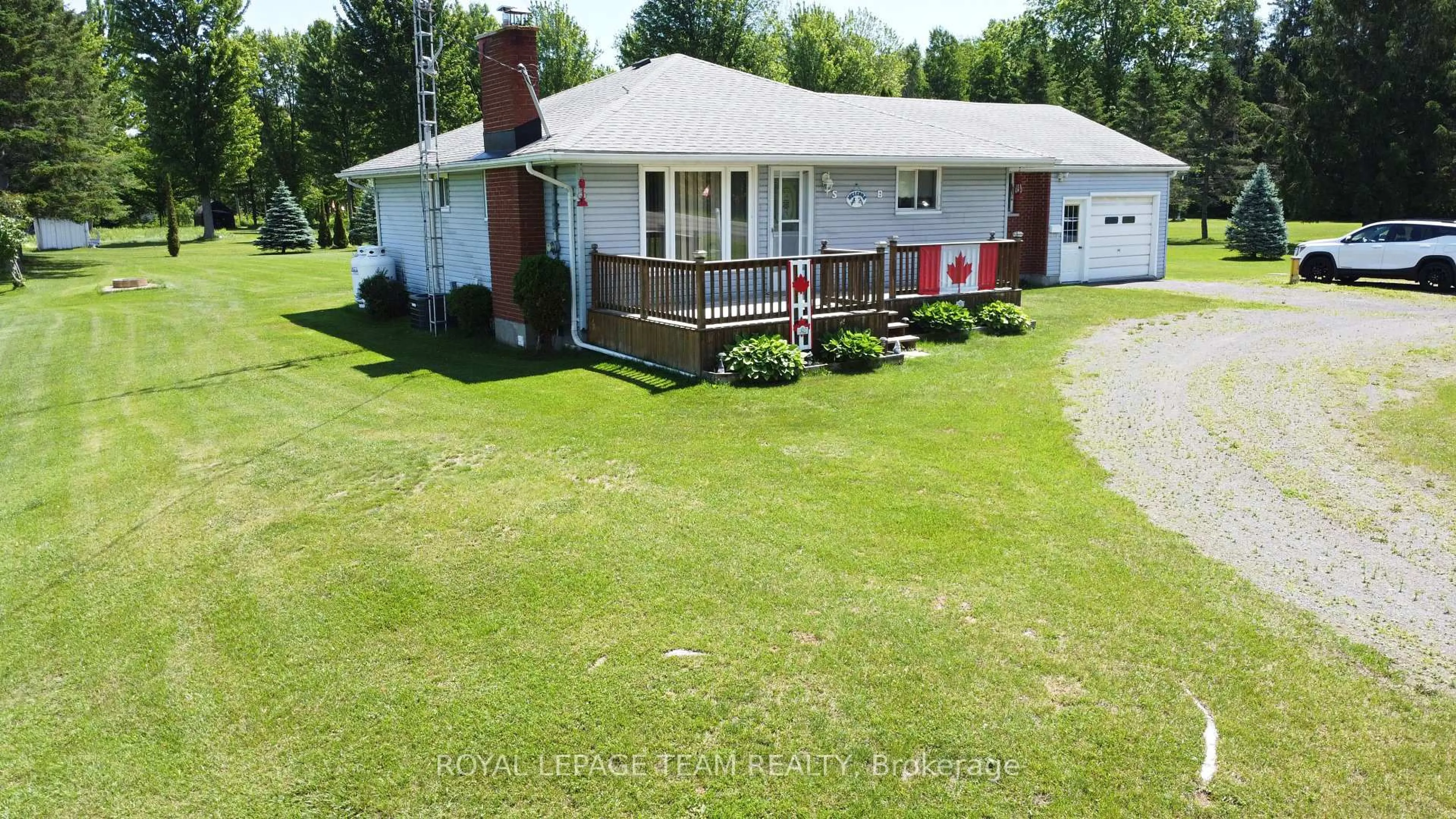 A pic from outside/outdoor area/front of a property/back of a property/a pic from drone, street for 4439 Carman Rd, South Dundas Ontario K0E 1C0