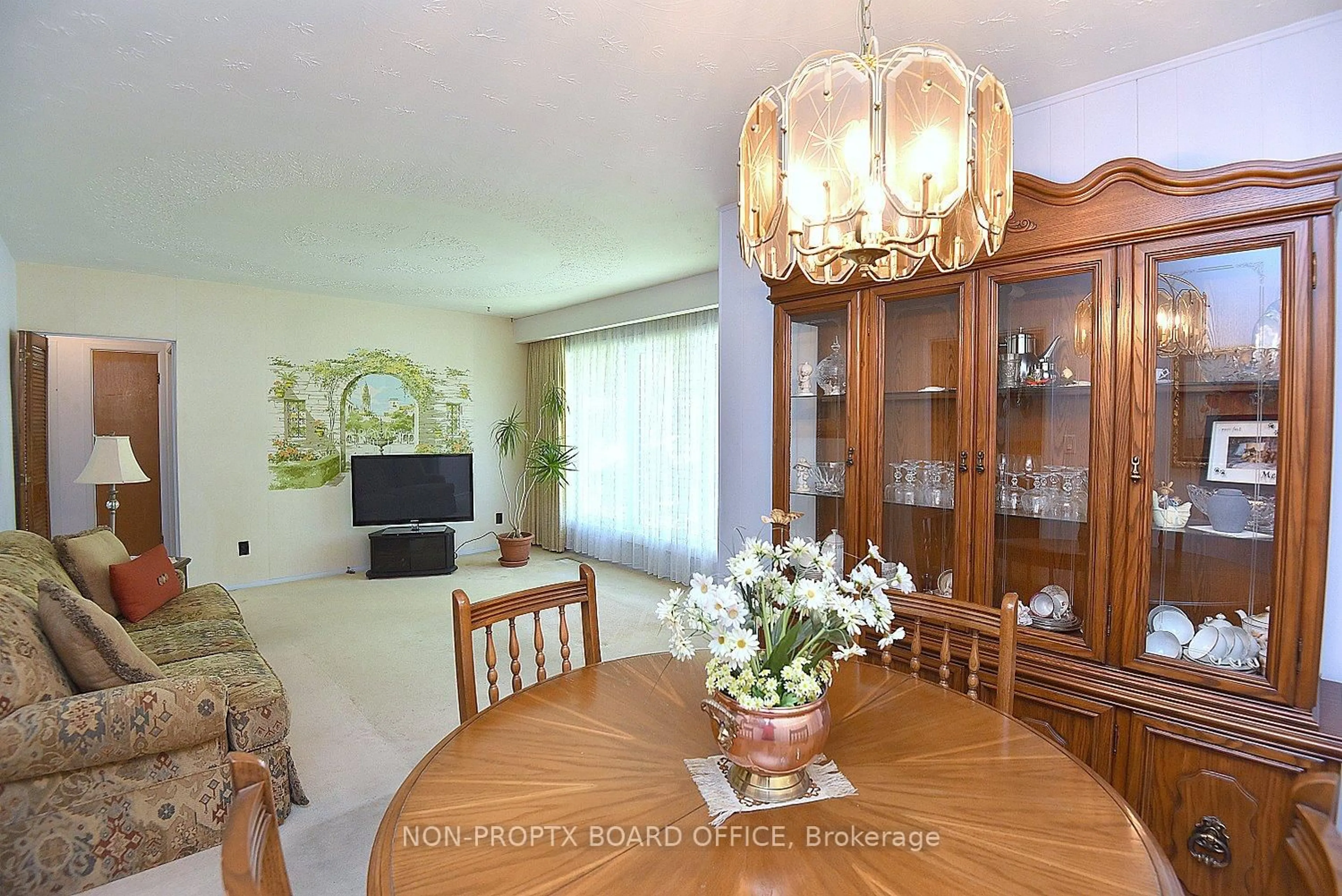 Dining room, wood/laminate floor for 19 Gildea St, Hamilton Ontario L8V 2G6
