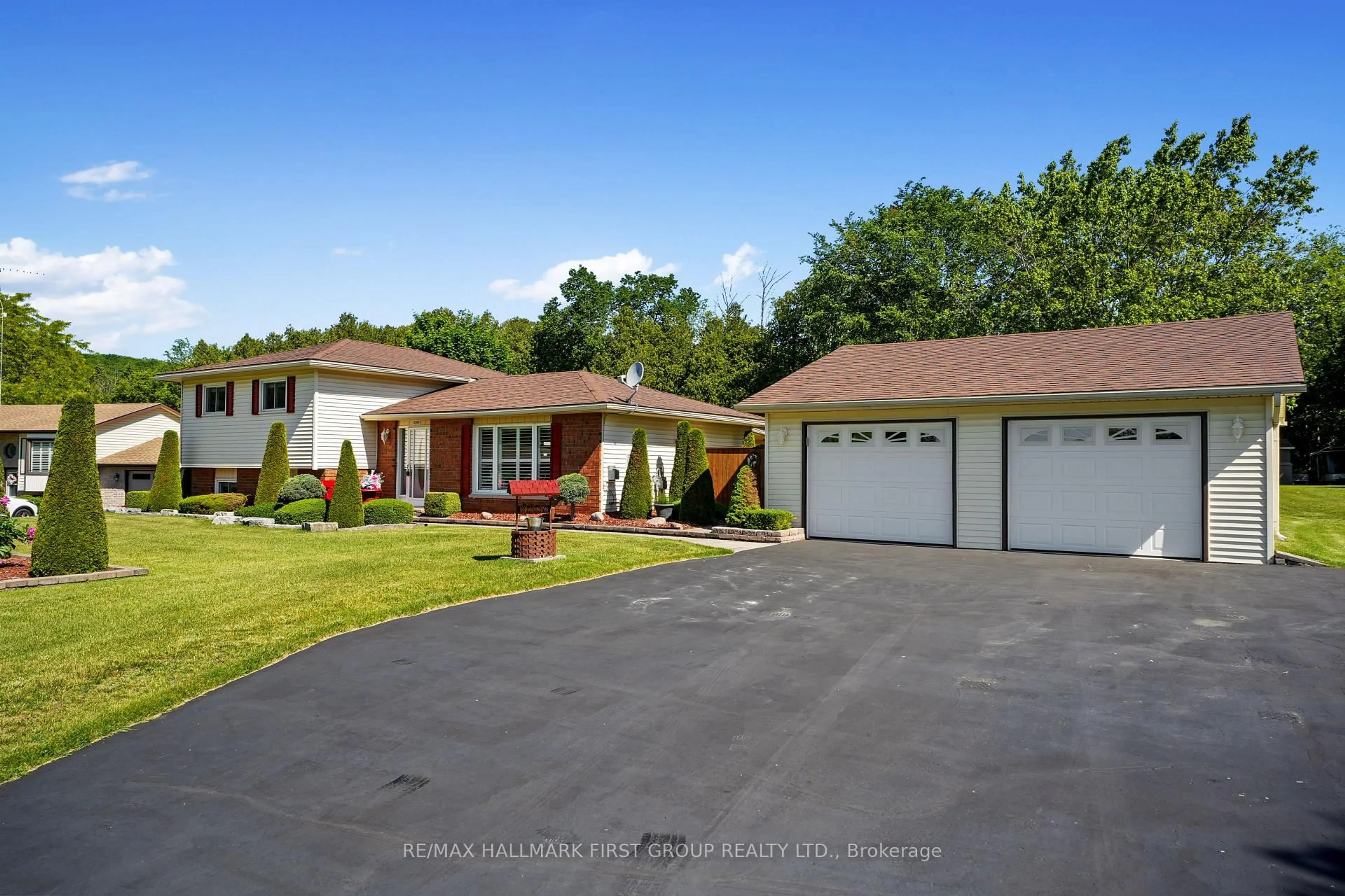 A pic from outside/outdoor area/front of a property/back of a property/a pic from drone, street for 8266 Albert Crt, Hamilton Township Ontario K9A 4J7