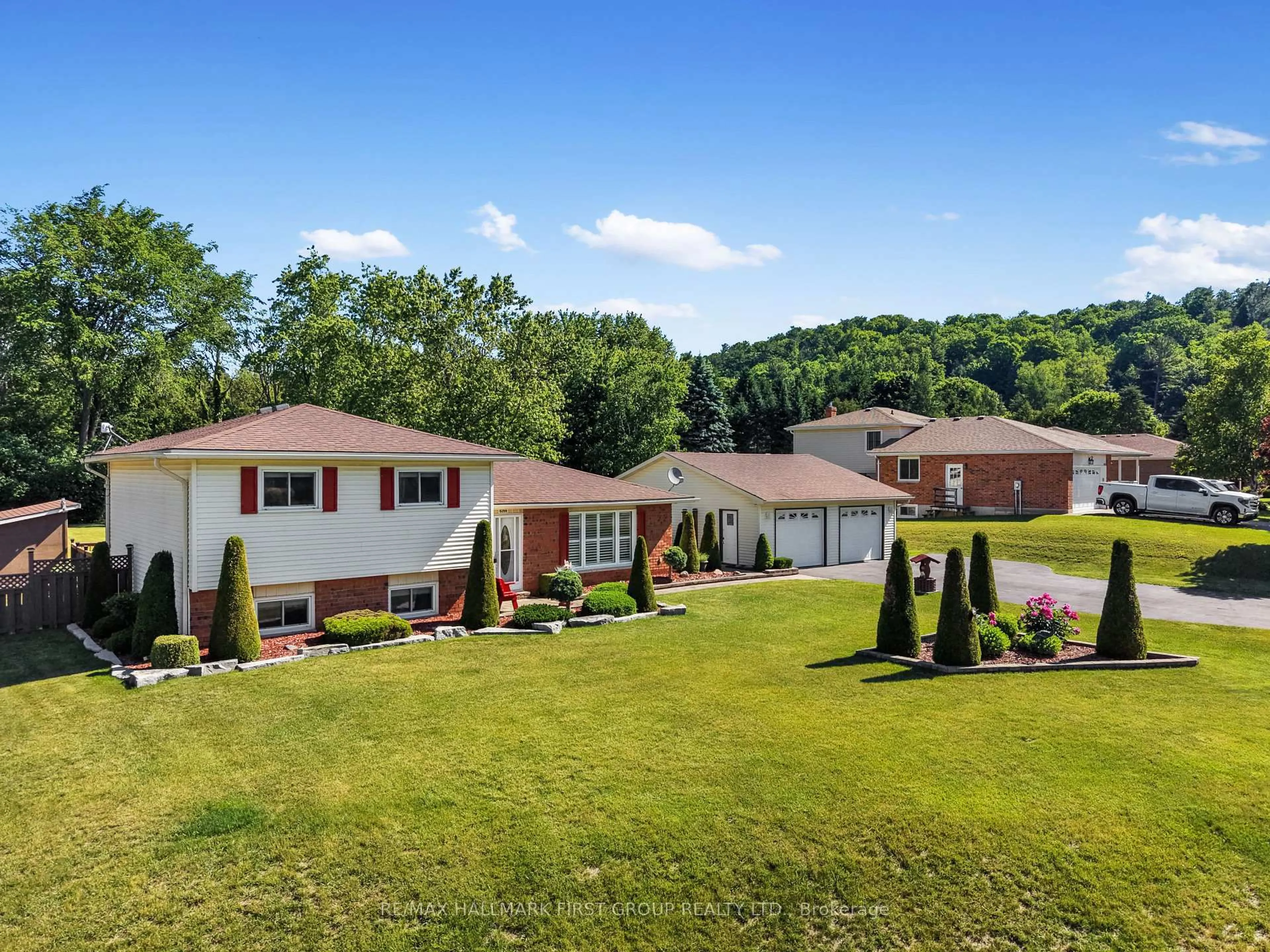 A pic from outside/outdoor area/front of a property/back of a property/a pic from drone, mountain view for 8266 Albert Crt, Hamilton Township Ontario K9A 4J7